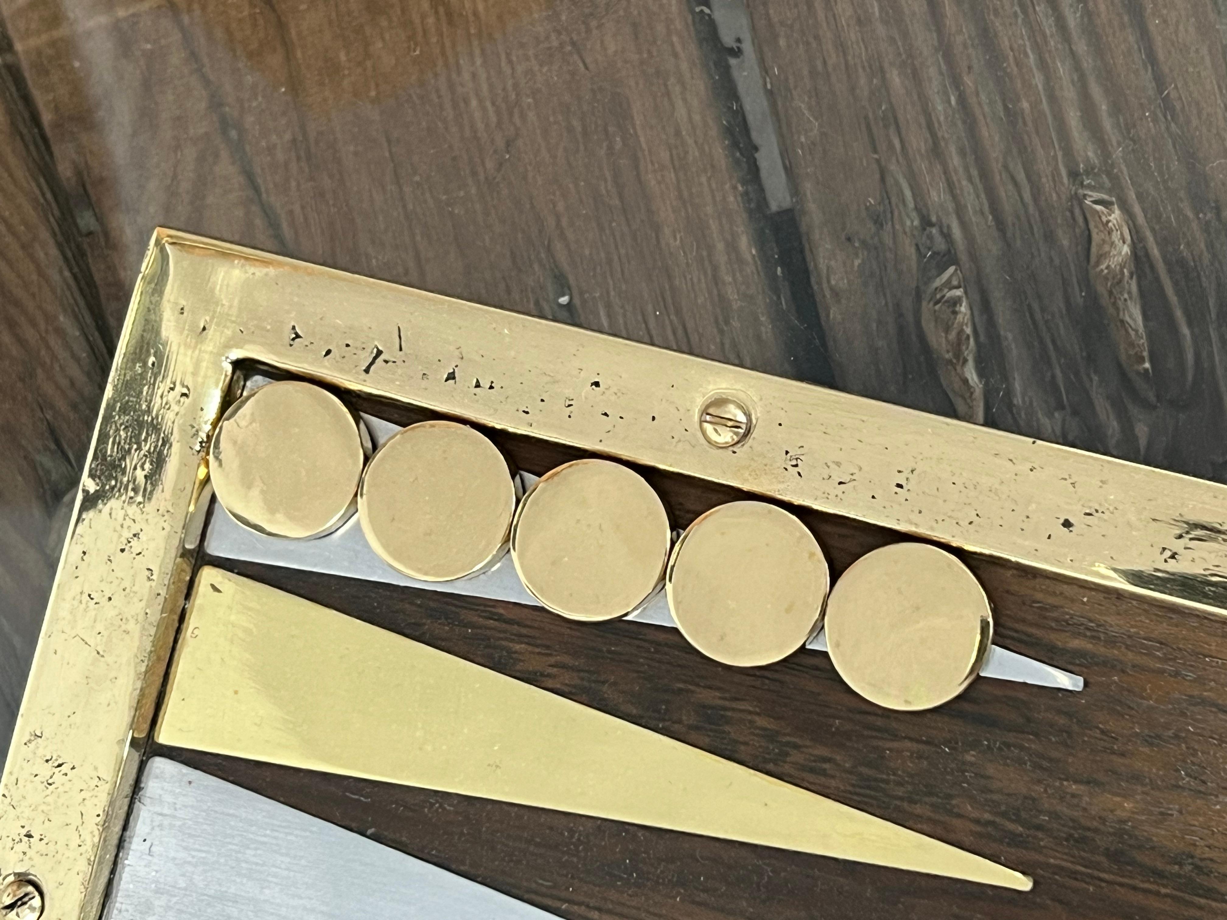 Backgammon, handgefertigt aus sandgegossenem Aluminium und Messing 2