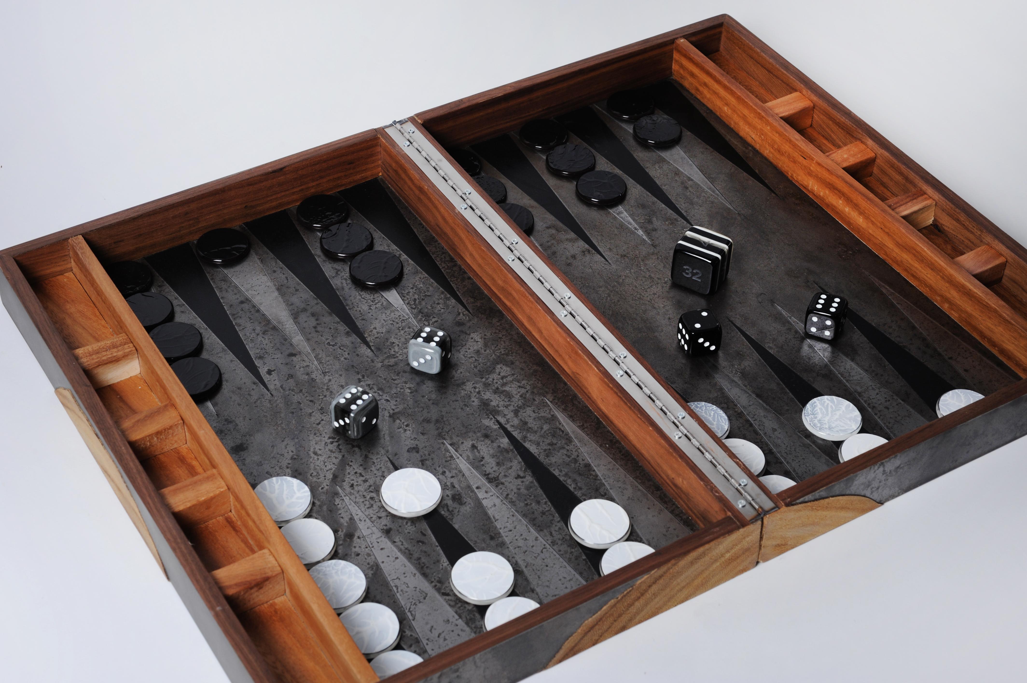 Backgammon Roarshax Wood Case with Glass Chips and Dice For Sale 2