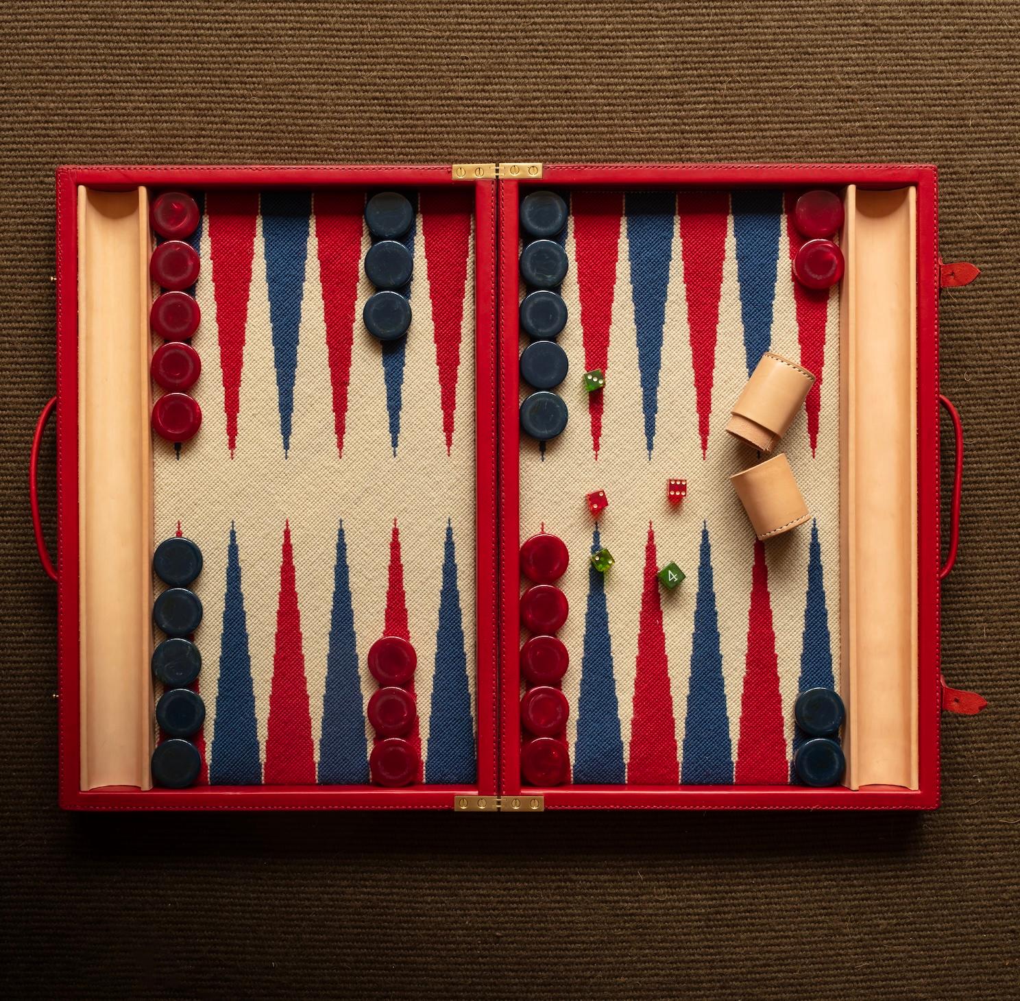 XXIe siècle et contemporain Set de backgammon dans une mallette en cuir avec plateau de jeu brodé et pions vintage - Greene & Greene. en vente