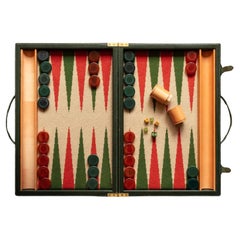 Set de backgammon dans une mallette en cuir avec plateau de jeu brodé et pions vintage - Greene & Greene.