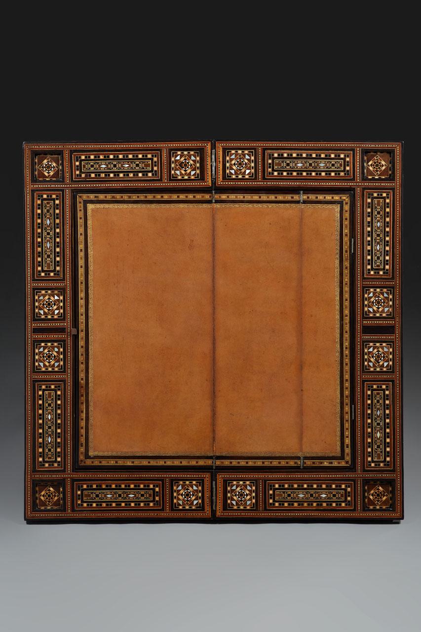 Backgammon-Tisch mit Intarsien und Intarsienverzierung, Syrien, 19. Jahrhundert  im Angebot 3