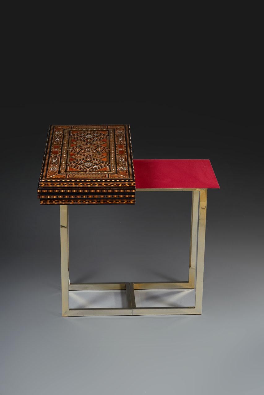 Backgammon-Tisch mit Intarsien und Intarsienverzierung, Syrien, 19. Jahrhundert  (Stein) im Angebot
