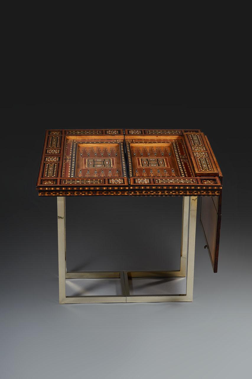 Backgammon-Tisch mit Intarsien und Intarsienverzierung, Syrien, 19. Jahrhundert  im Angebot 2