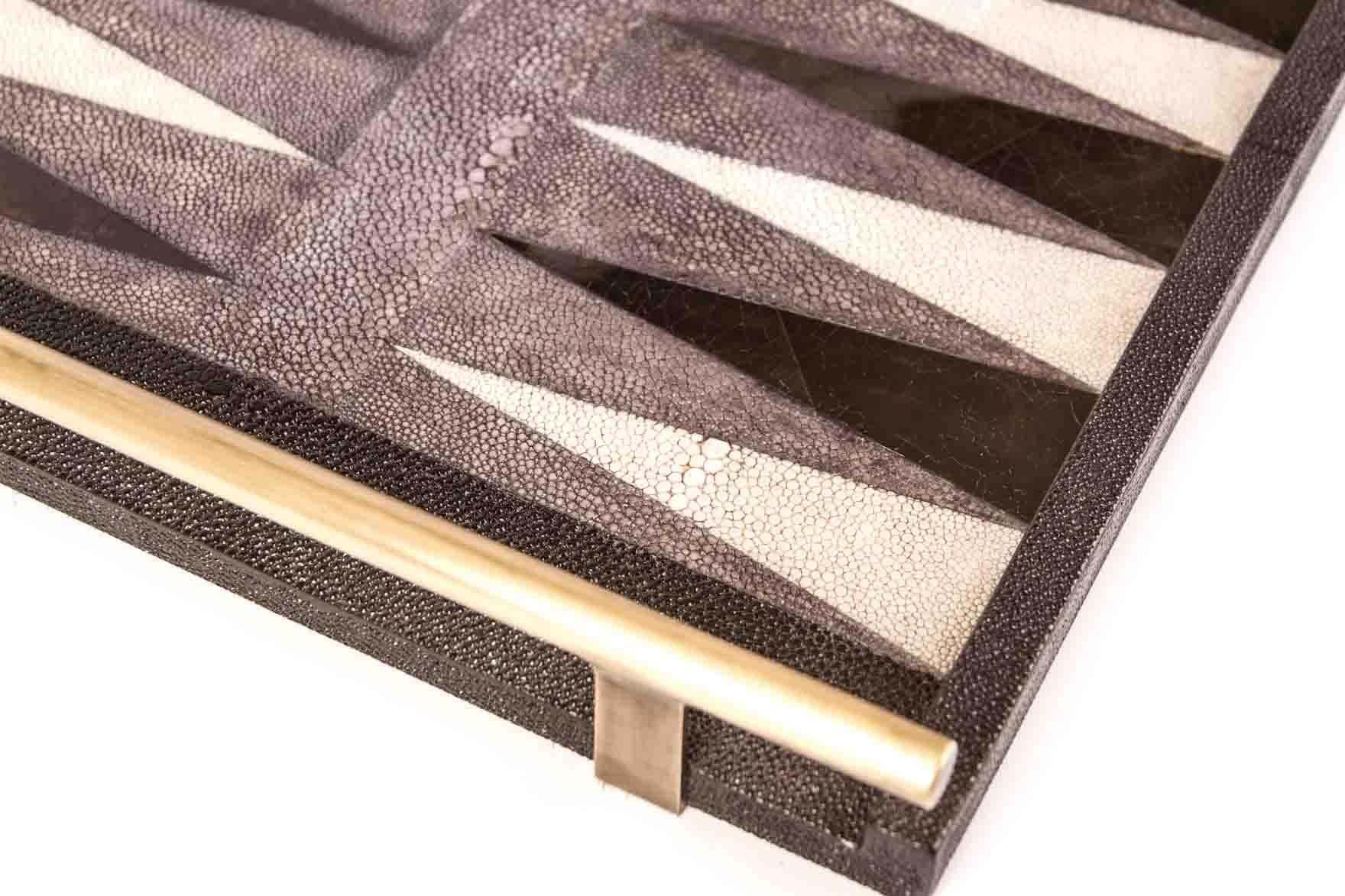 Backgammon-Tablett aus Chagrin-, Muschel- und Bronzepatina-Messing von Kifu, Paris im Angebot 1