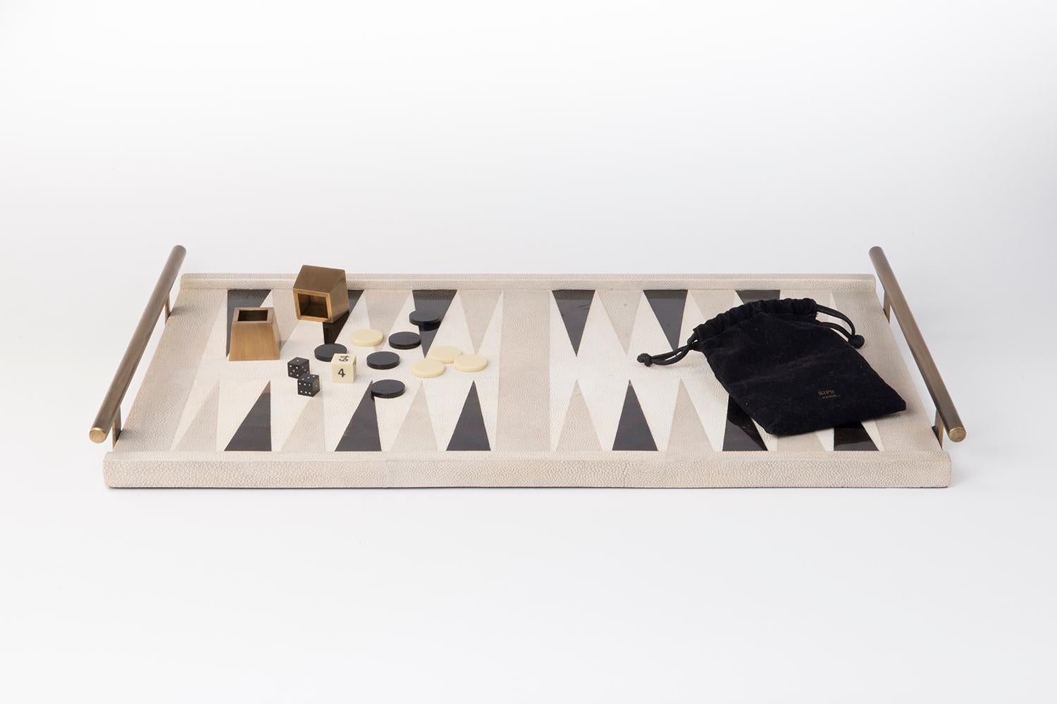 Backgammon-Tablett aus Chagrin-, Muschel- und Bronzepatina-Messing von Kifu, Paris (Französisch) im Angebot