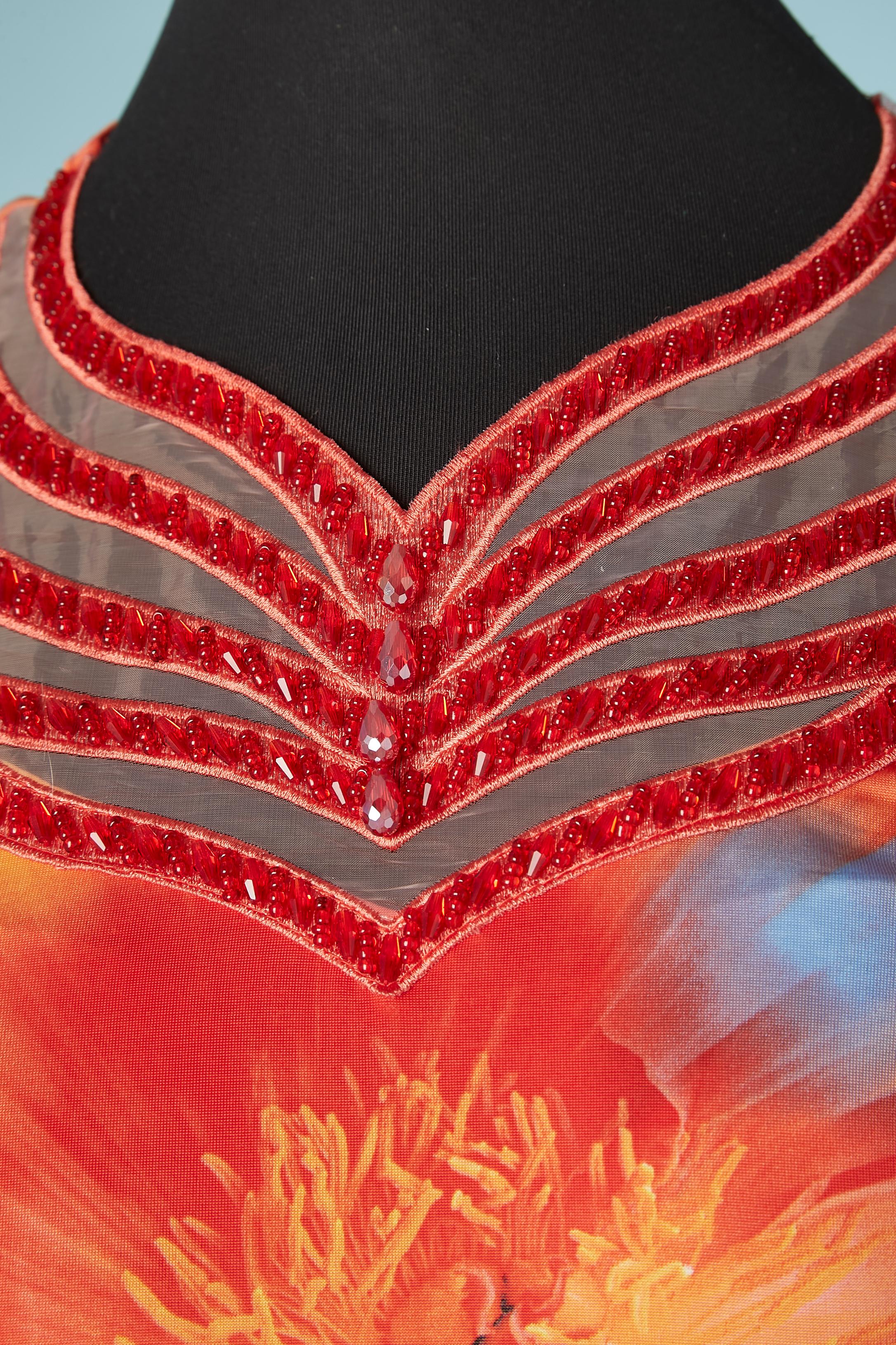 Backless printed jersey evening dress with beaded work. Fabric composition: 95% polyester, 5% elastane. 
Thin padded bra. 
SIZE M/L 