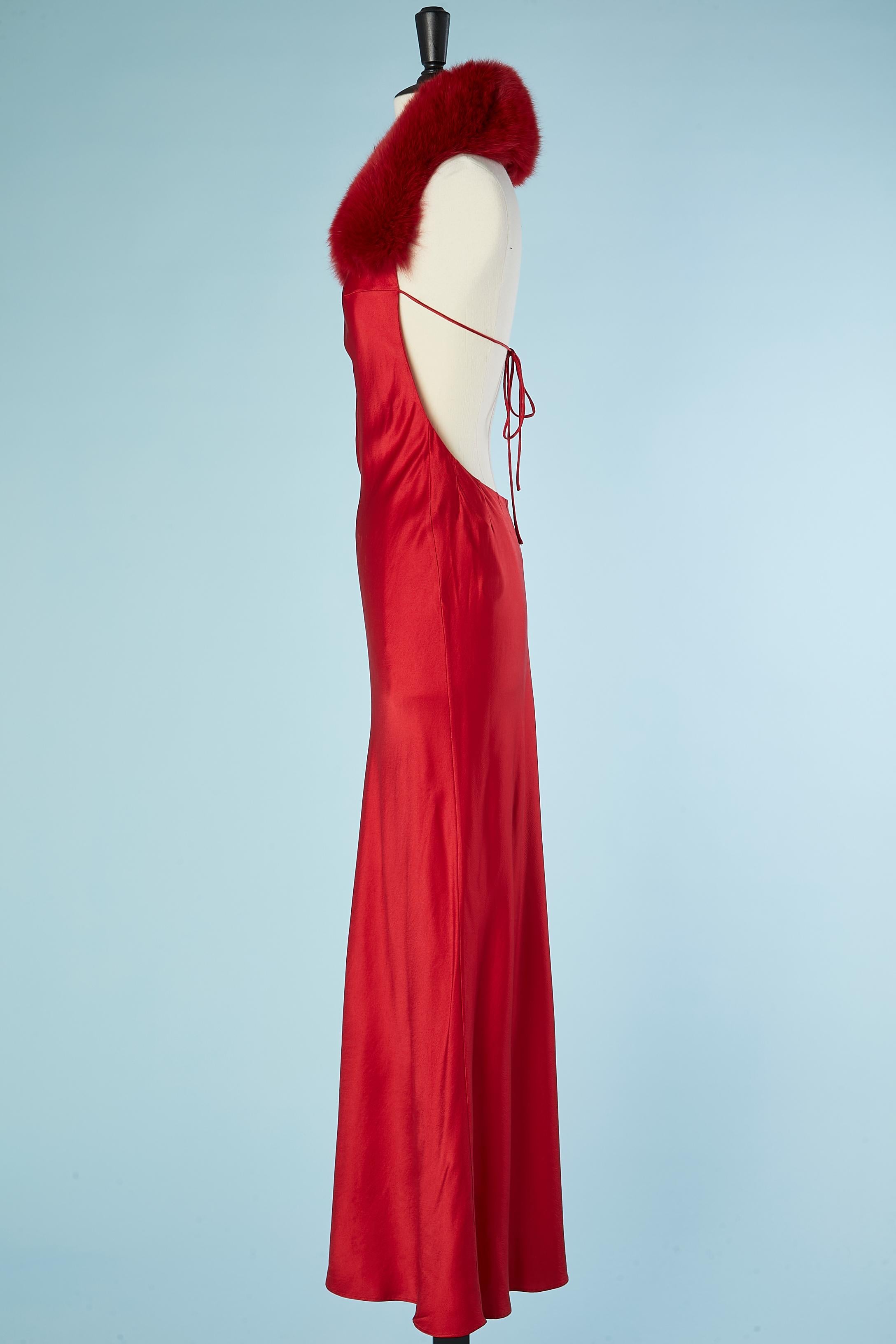 Robe de soirée dos nu en soie rouge avec col en fourrure rouge Gai Mattiolo Couture  Excellent état - En vente à Saint-Ouen-Sur-Seine, FR