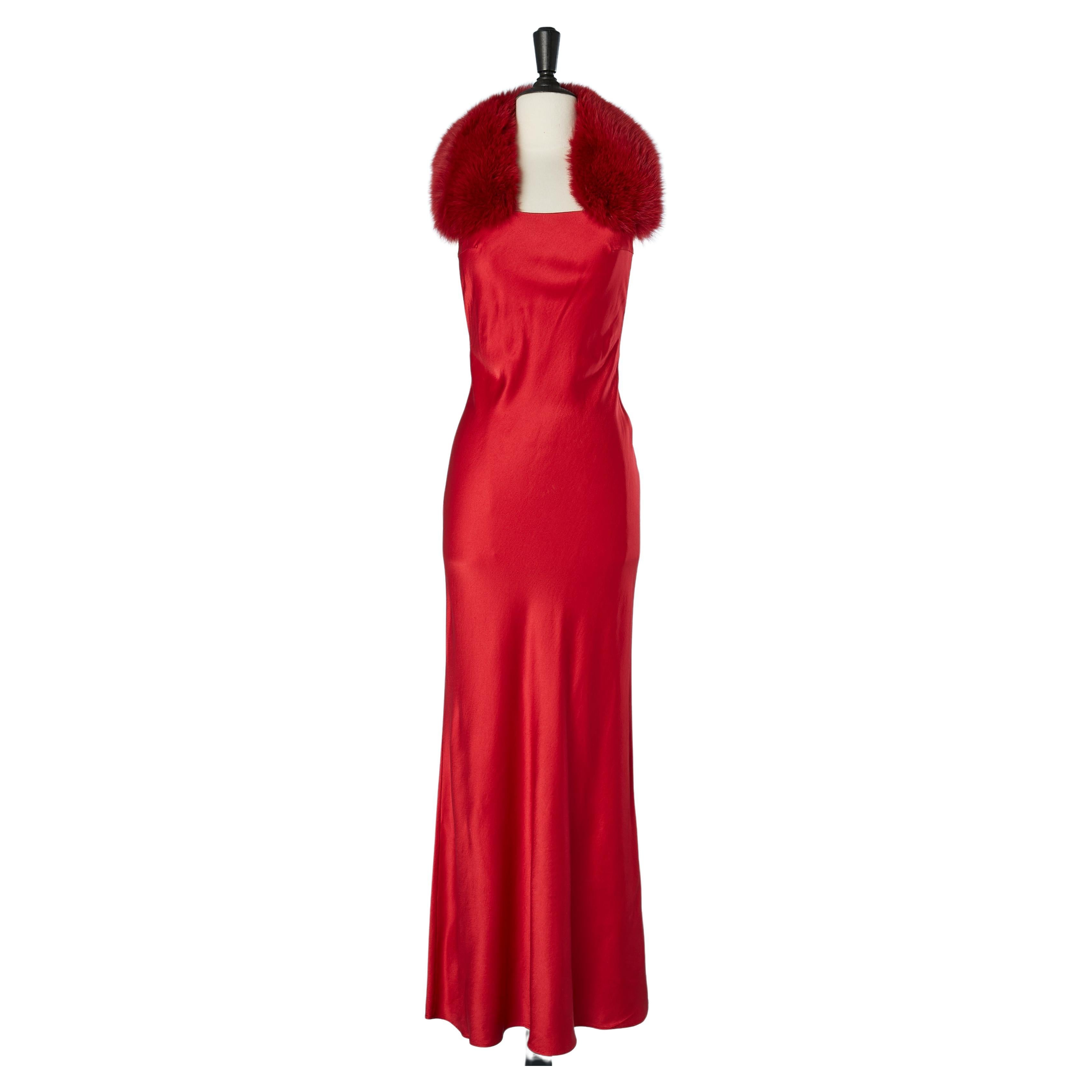 Robe de soirée dos nu en soie rouge avec col en fourrure rouge Gai Mattiolo Couture  en vente