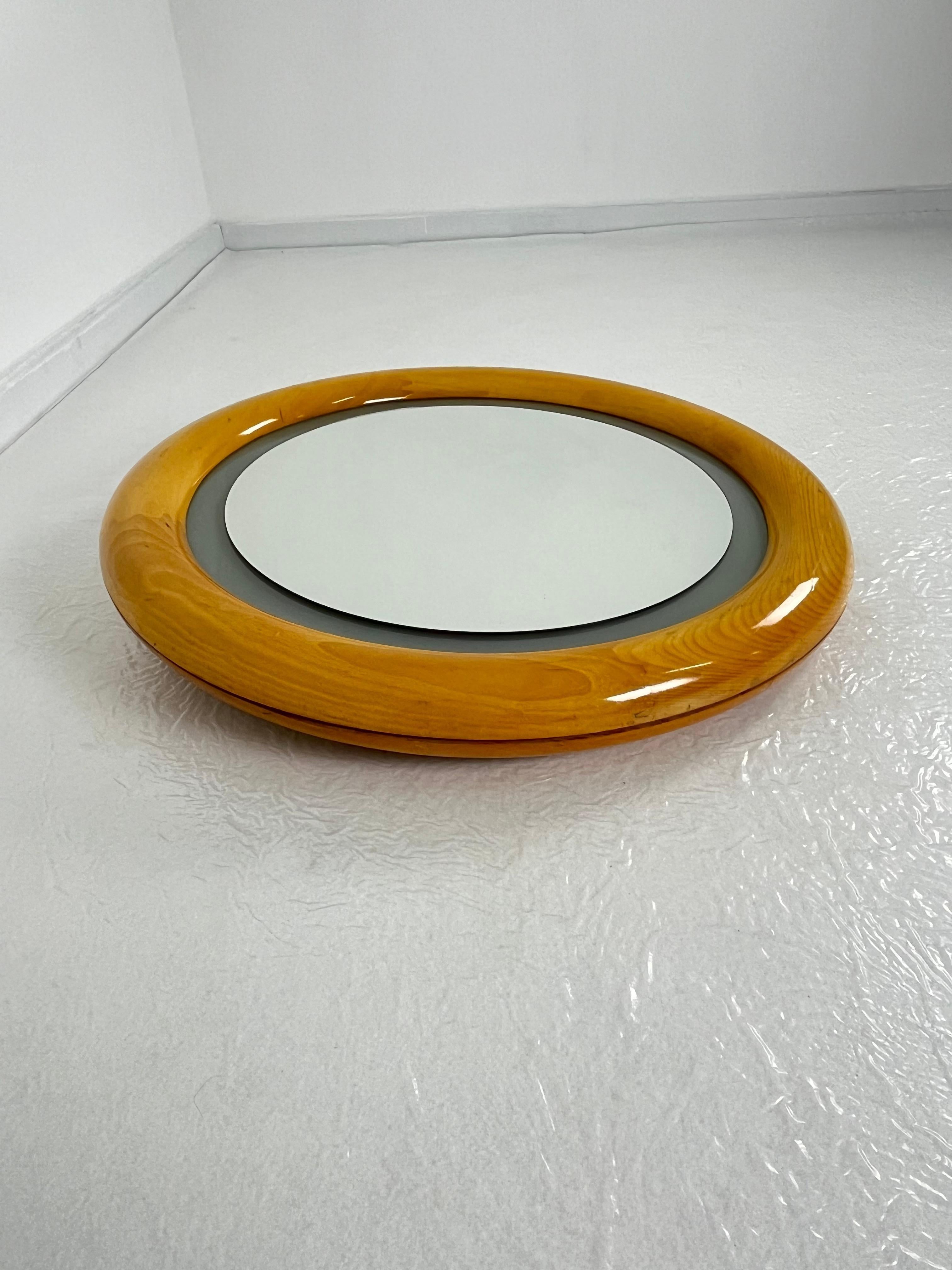 Backlit Circular Wall Mirror Made in Italy 1970s For Sale 2