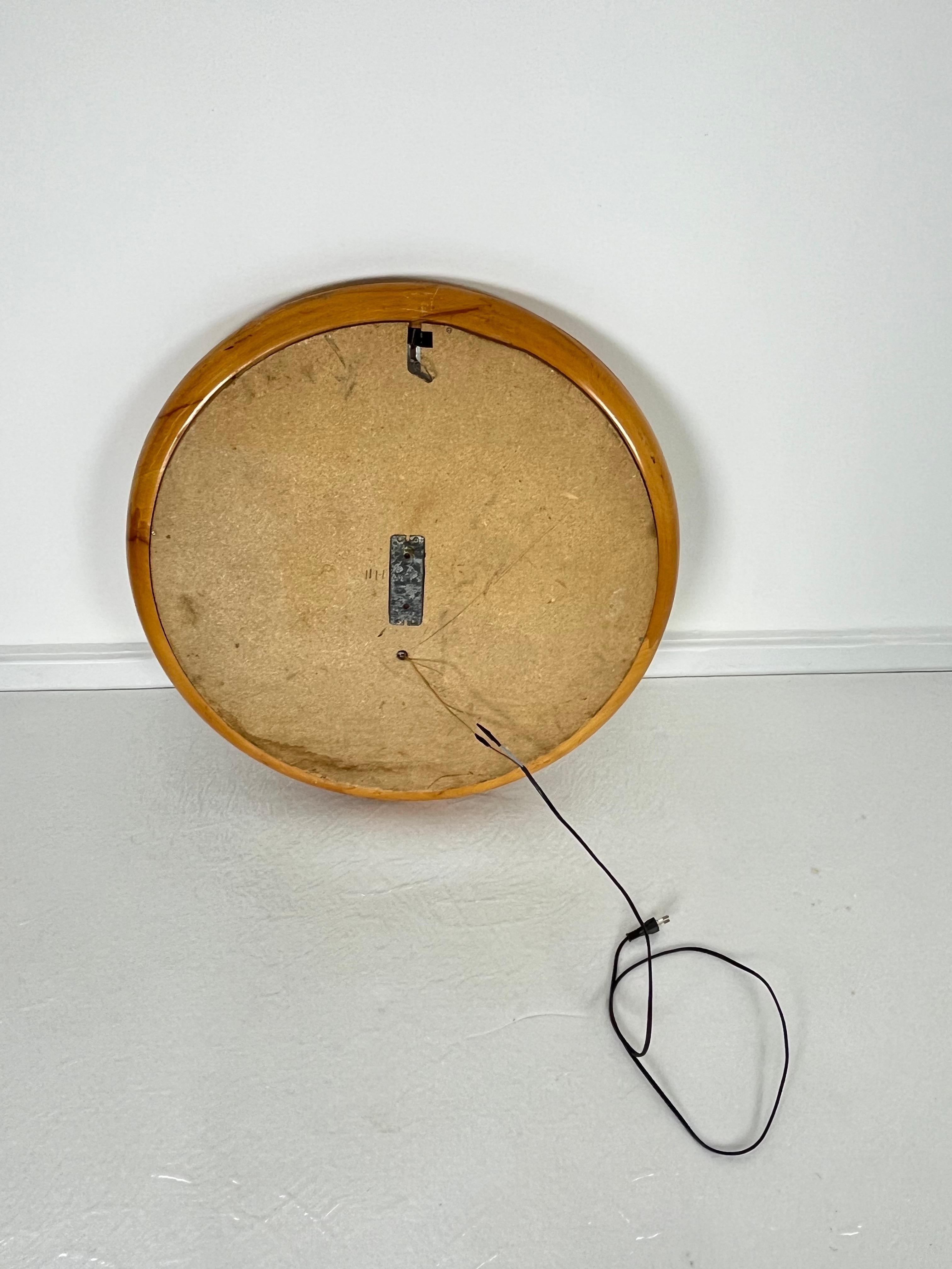 Backlit Circular Wall Mirror Made in Italy 1970s For Sale 3
