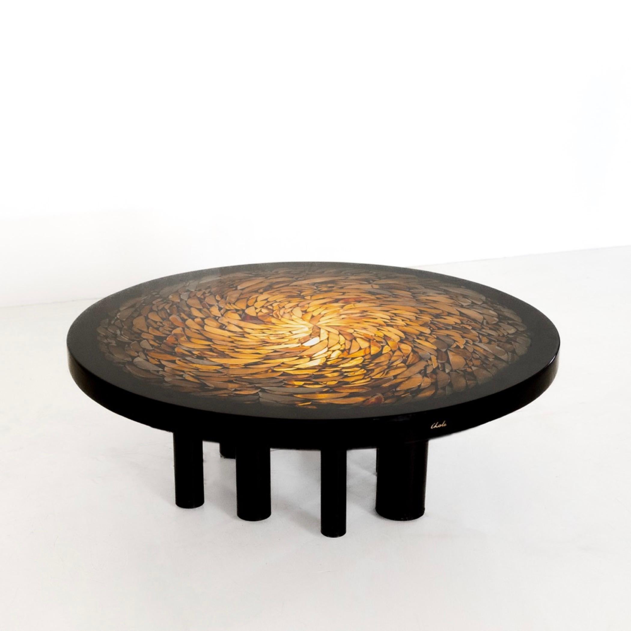Backlit cocktail table by Ado Chale
Backlit cocktail table by Ado Chale.
Backlit table in resin decorated with half-moon mosaic of carnelian agate.
Black conical base with 8 legs of different diameters mounted on casters.
A bulb is housed under the