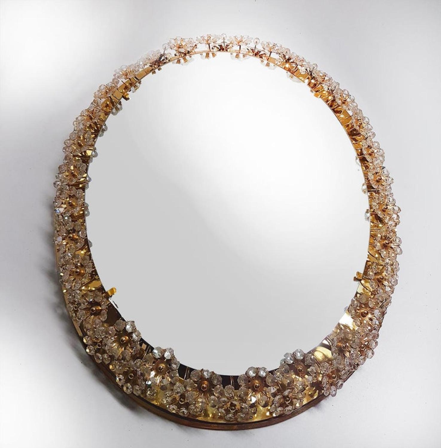 Backlit Flower Mirror, Gilt Brass Crystals, 1970 In Good Condition For Sale In Rijssen, NL