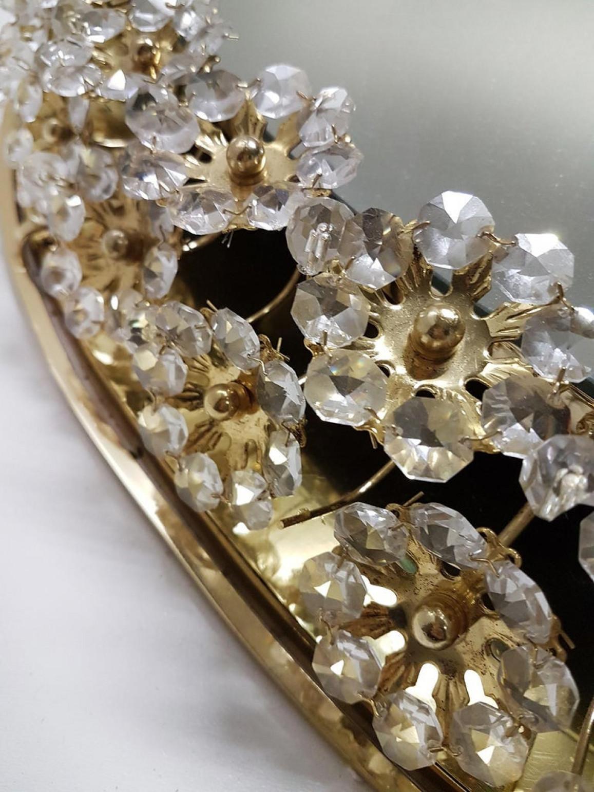 Miroir à fleurs rétroéclairé, cristaux en laiton doré, 1970 Bon état - En vente à Rijssen, NL