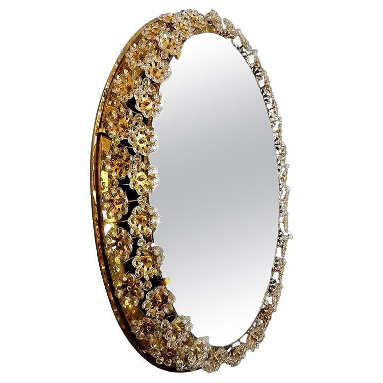 Specchio a fiori retroilluminato, cristalli in ottone dorato, 1970 in vendita