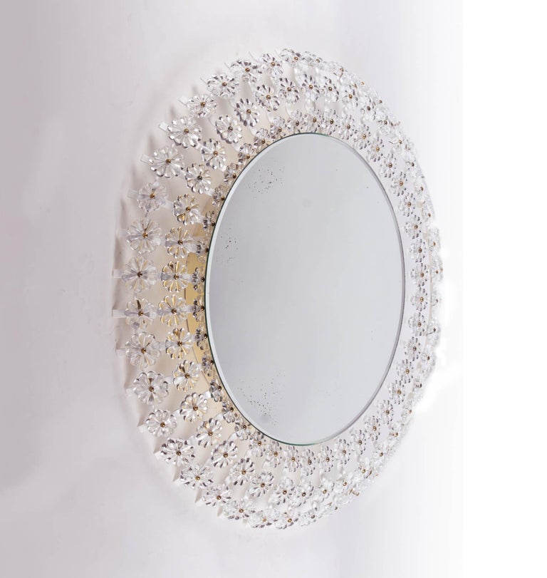 Luxury and timelessly modern large illuminated mirror in the rare Ø 25.6