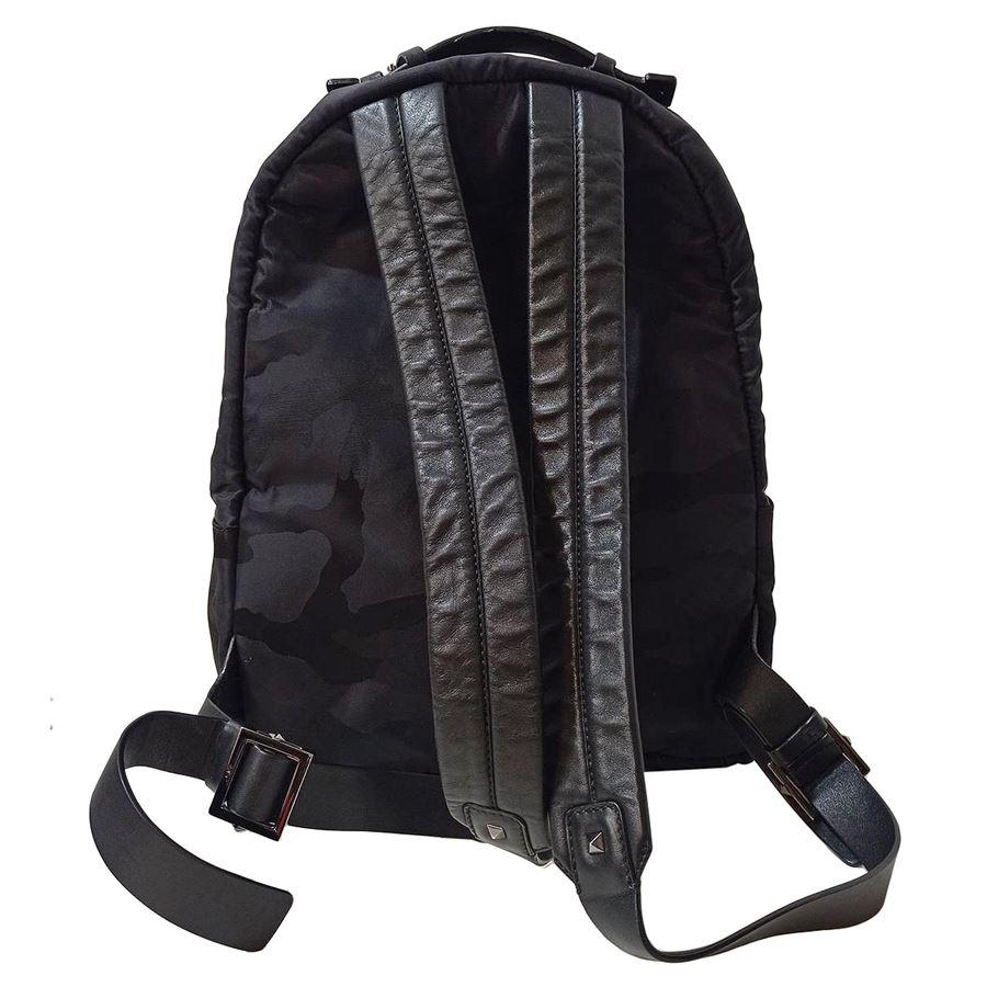 Leather and technic textile Black color with tone-on-tone camouflage detail Leather shoulder straps Zip closure External zip pocket One internal pocket Cm 26 x 40 x 14 (1023 x 1574 x 551 inches)
