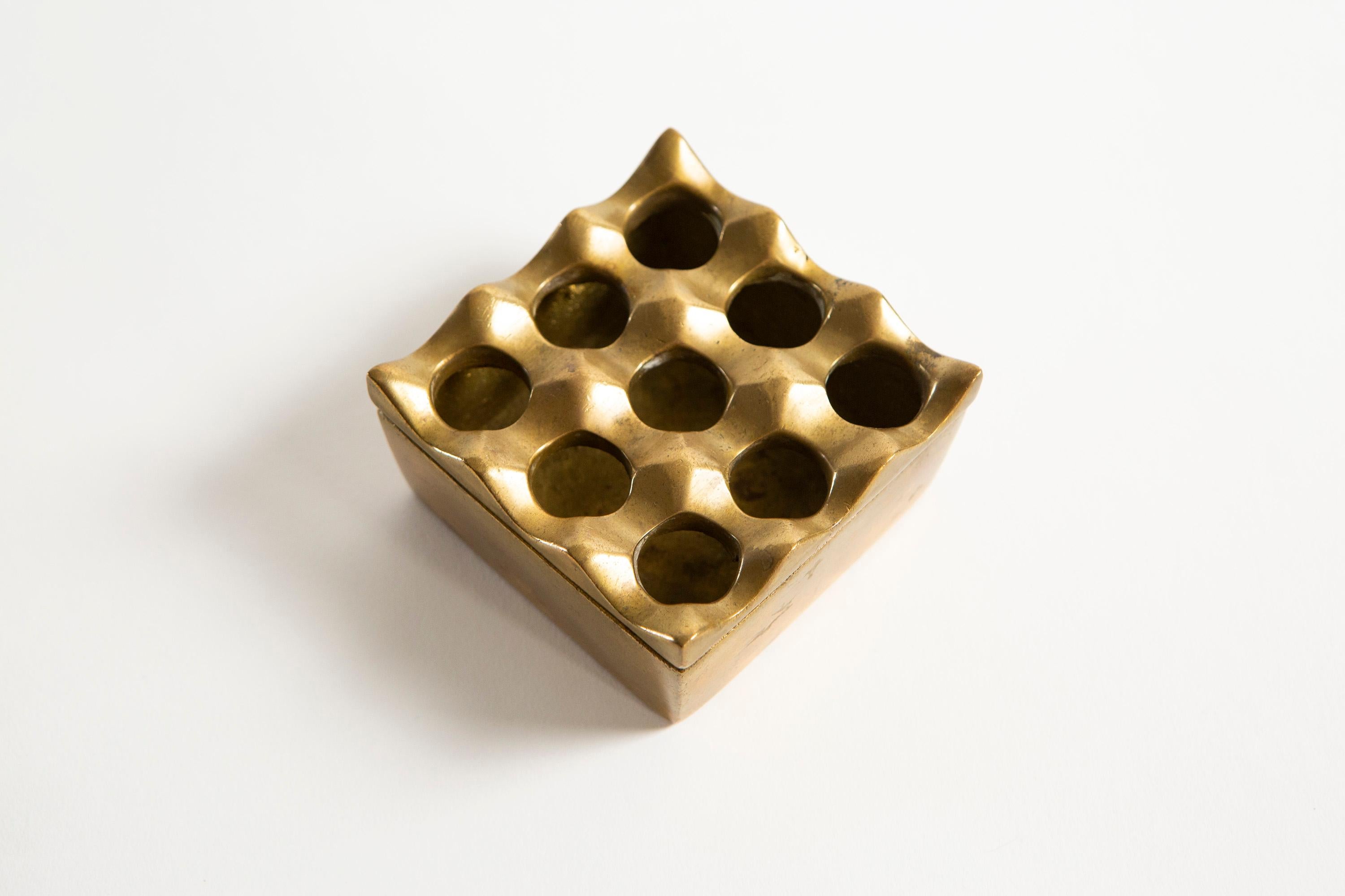 grid ashtray