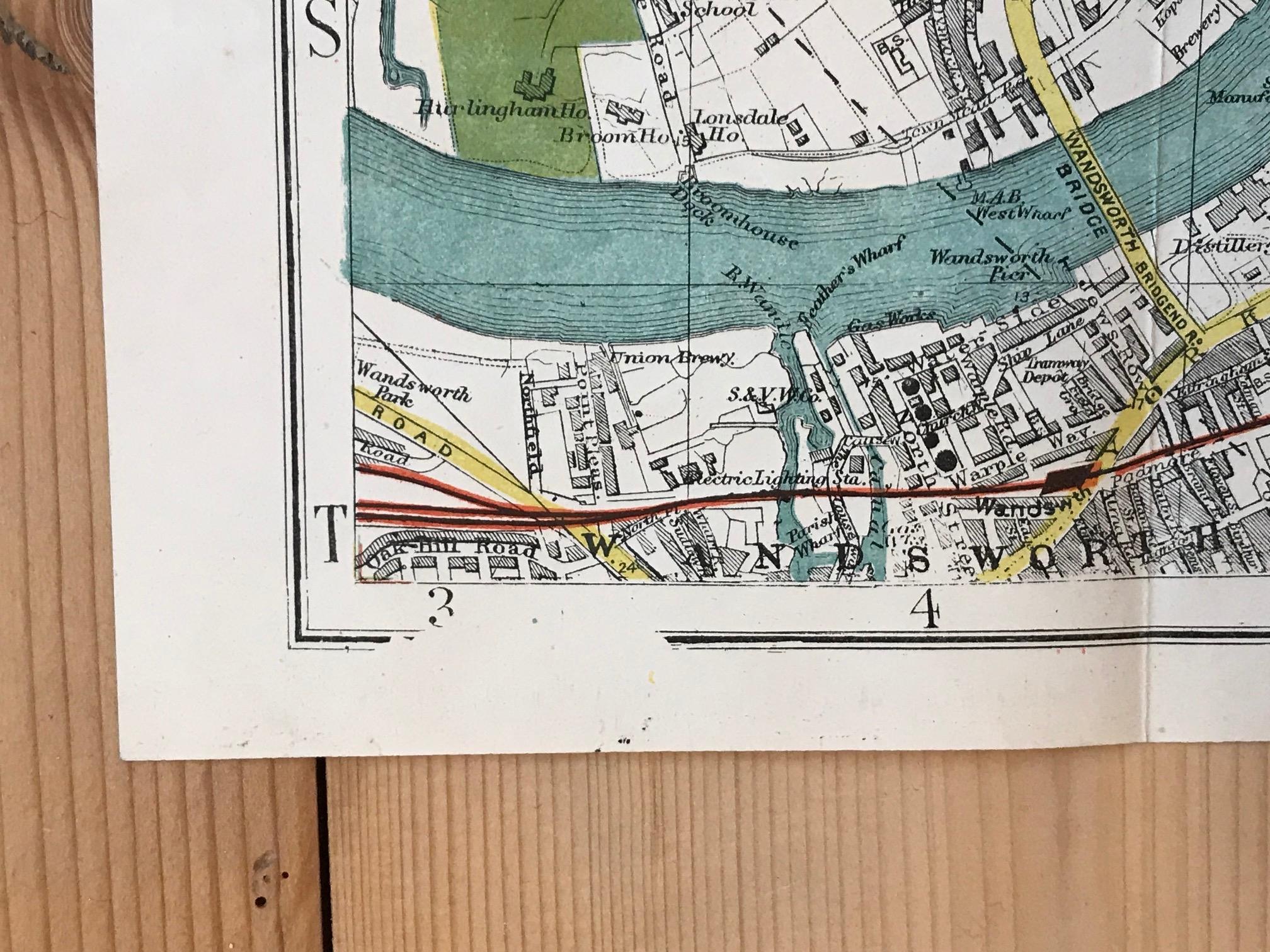 Late 19th Century Bacon's New Shilling Map of London and Illustrated Guide, circa 1890 For Sale