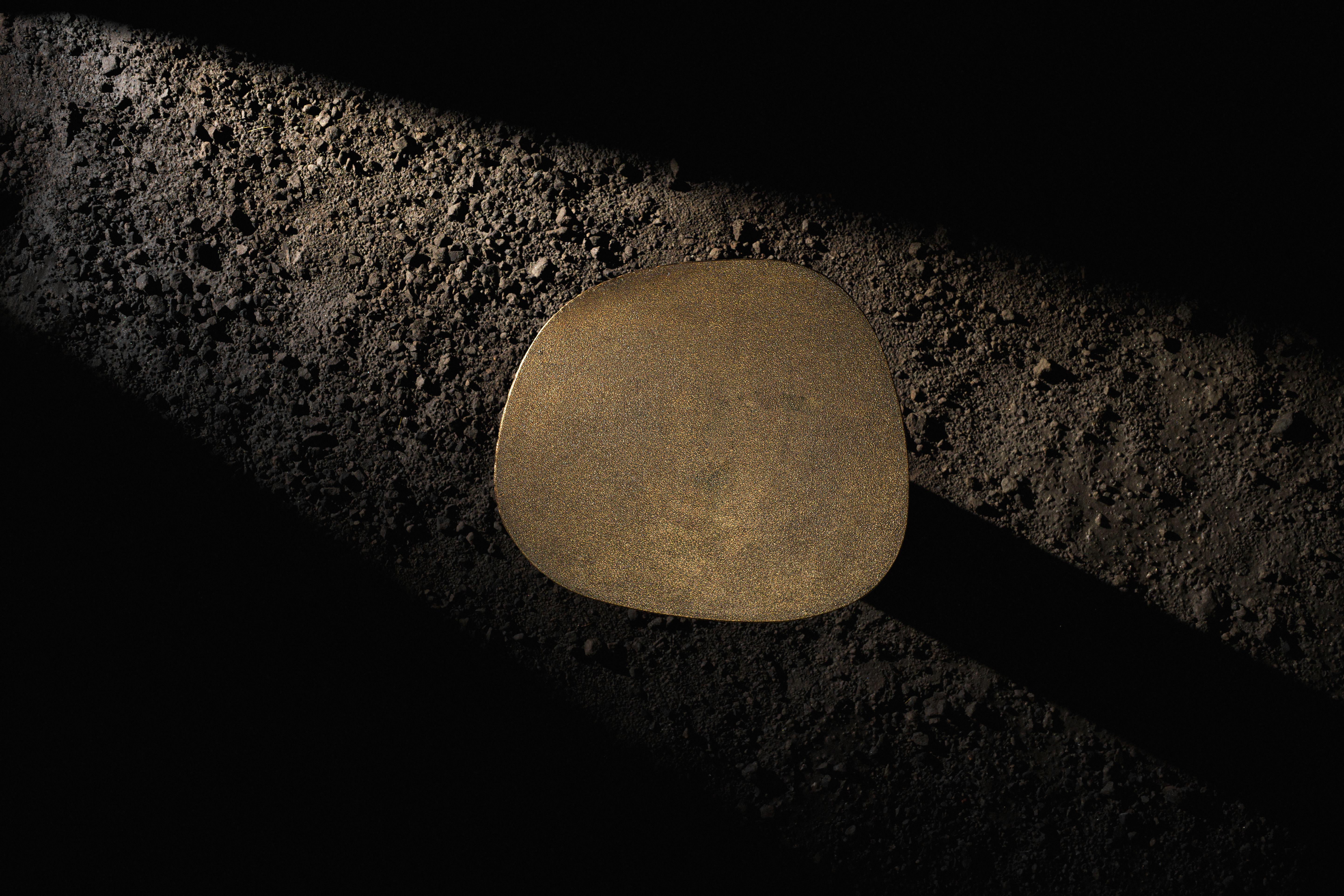 XXIe siècle et contemporain Table d'appoint Badal de DeMuro Das en bronze ancien massif en vente