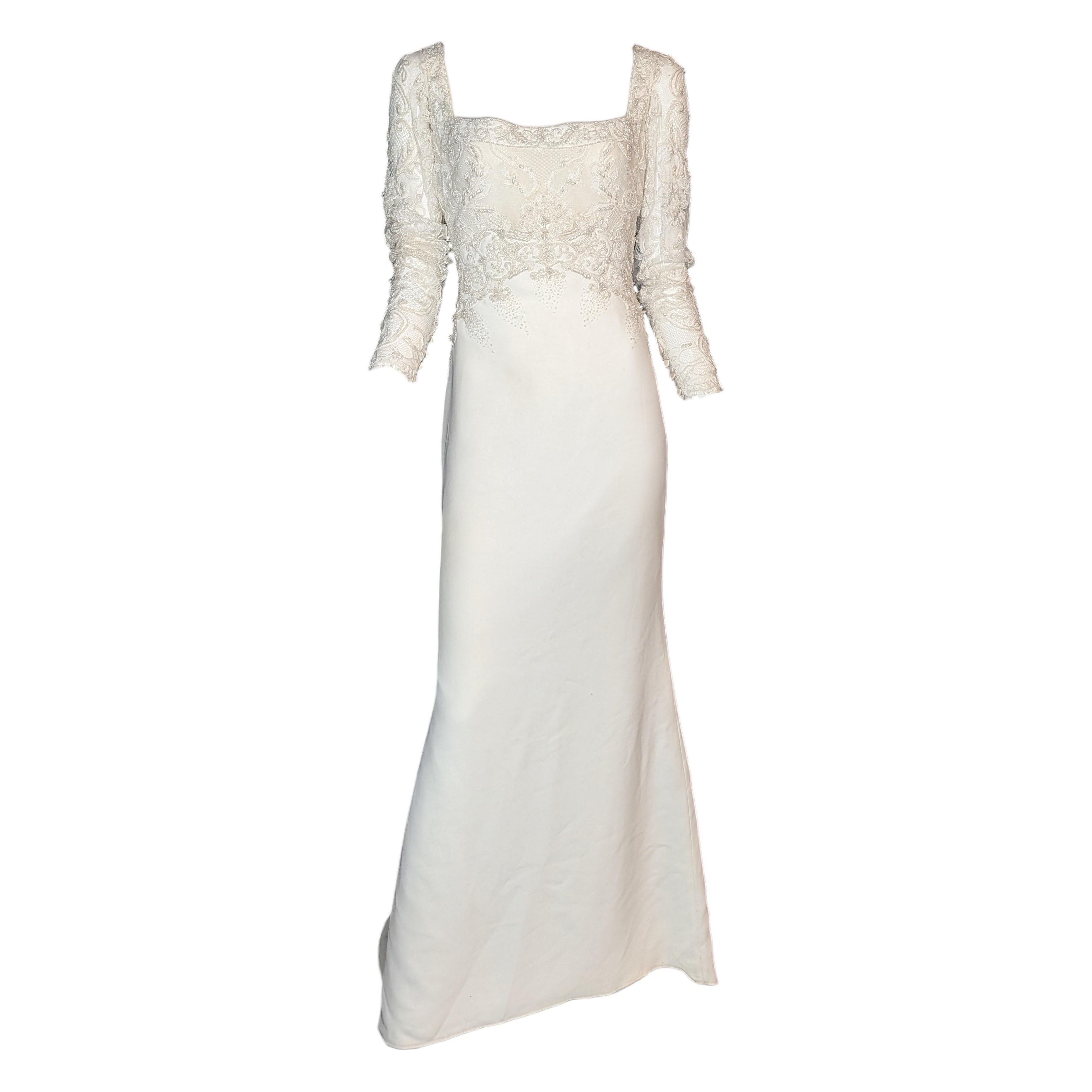 Badgley Mischka Attributed Ivory Beaded Lace Silk Bridal Gown, Circa 2000 en vente