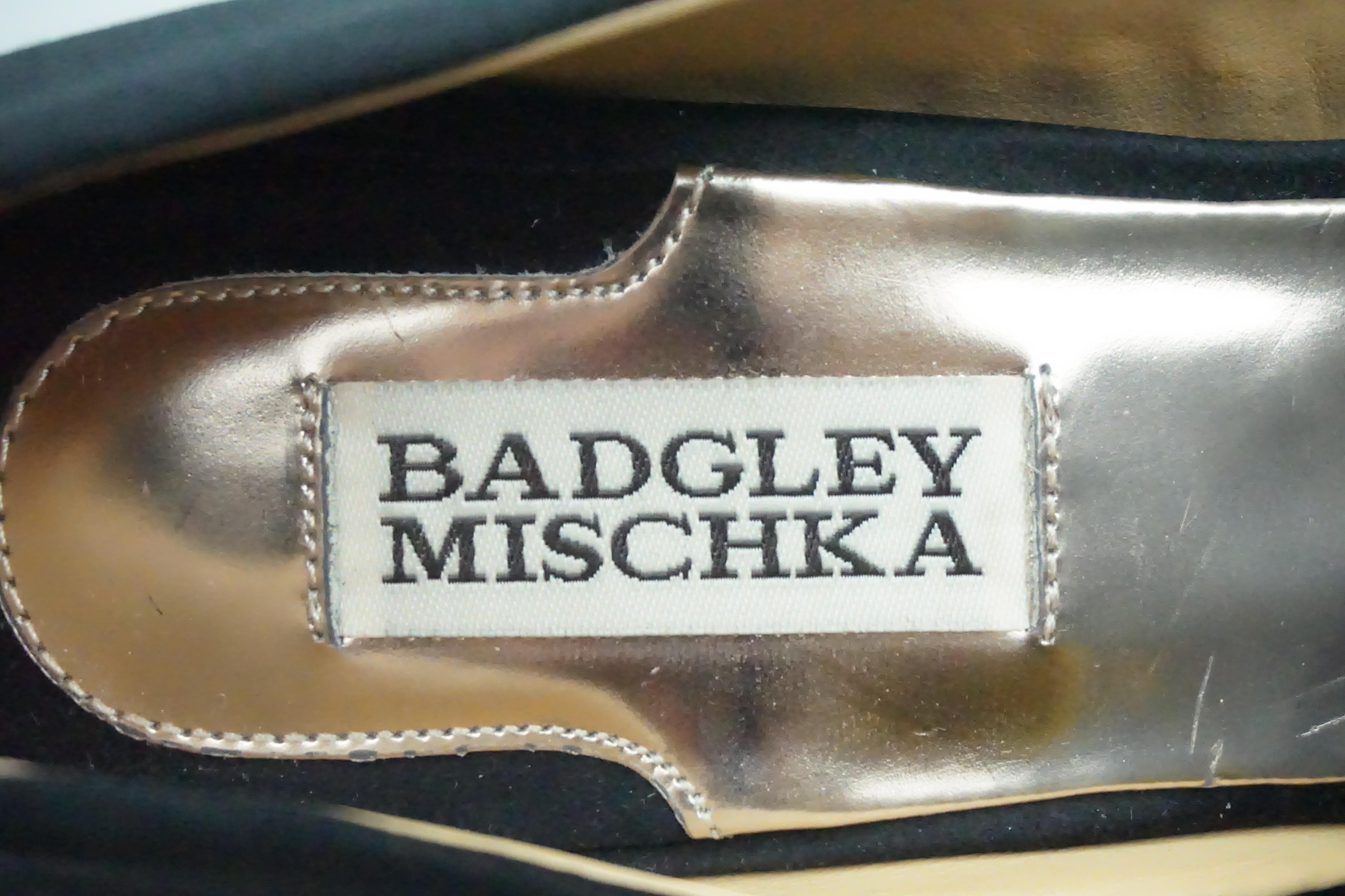 Women's  Badgley Mischka Black Satin Pump w/ Floral and Bow Detailing