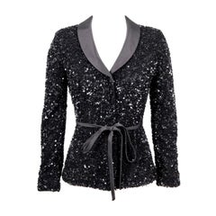 Badgley Mischka - Veste en tulle noir à paillettes et revers en satin noir avec ceinture à nouer