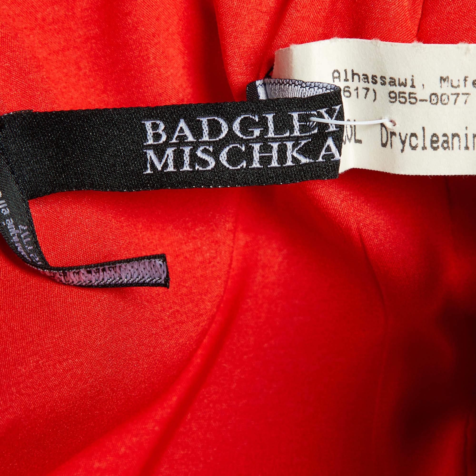 Badgley Mischka Ziegelrotes kurzes Kleid aus Krepp mit Gürtel L im Zustand „Gut“ im Angebot in Dubai, Al Qouz 2