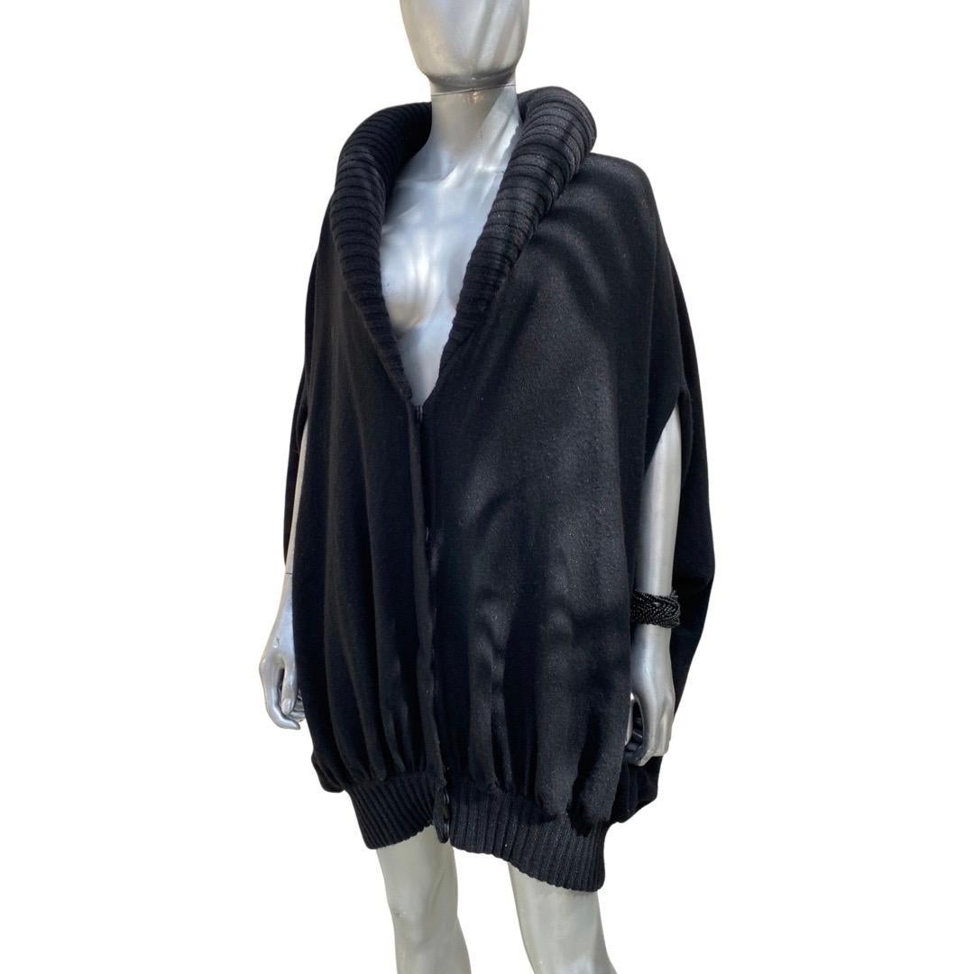 Badgley Mischka Cashmere Lurex Blend Puff Collar Sweater Cape Jacket OSFA In Good Condition For Sale In Palm Springs, CA