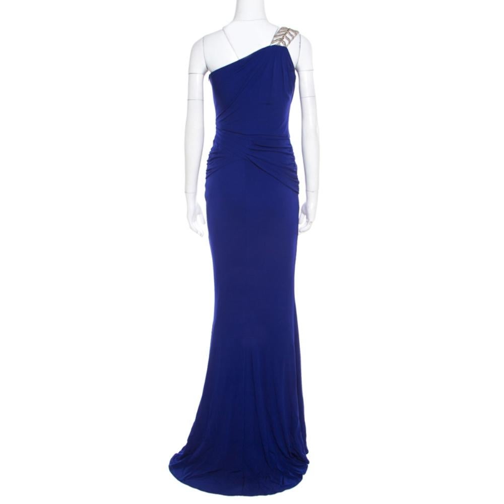 You're all set to make an impression like never before and enchant the crowds in this gorgeous gown from Badgley Mischka Collection! The lovely blue creation is made of 100% viscose and features a flattering feminine silhouette. It flaunts an