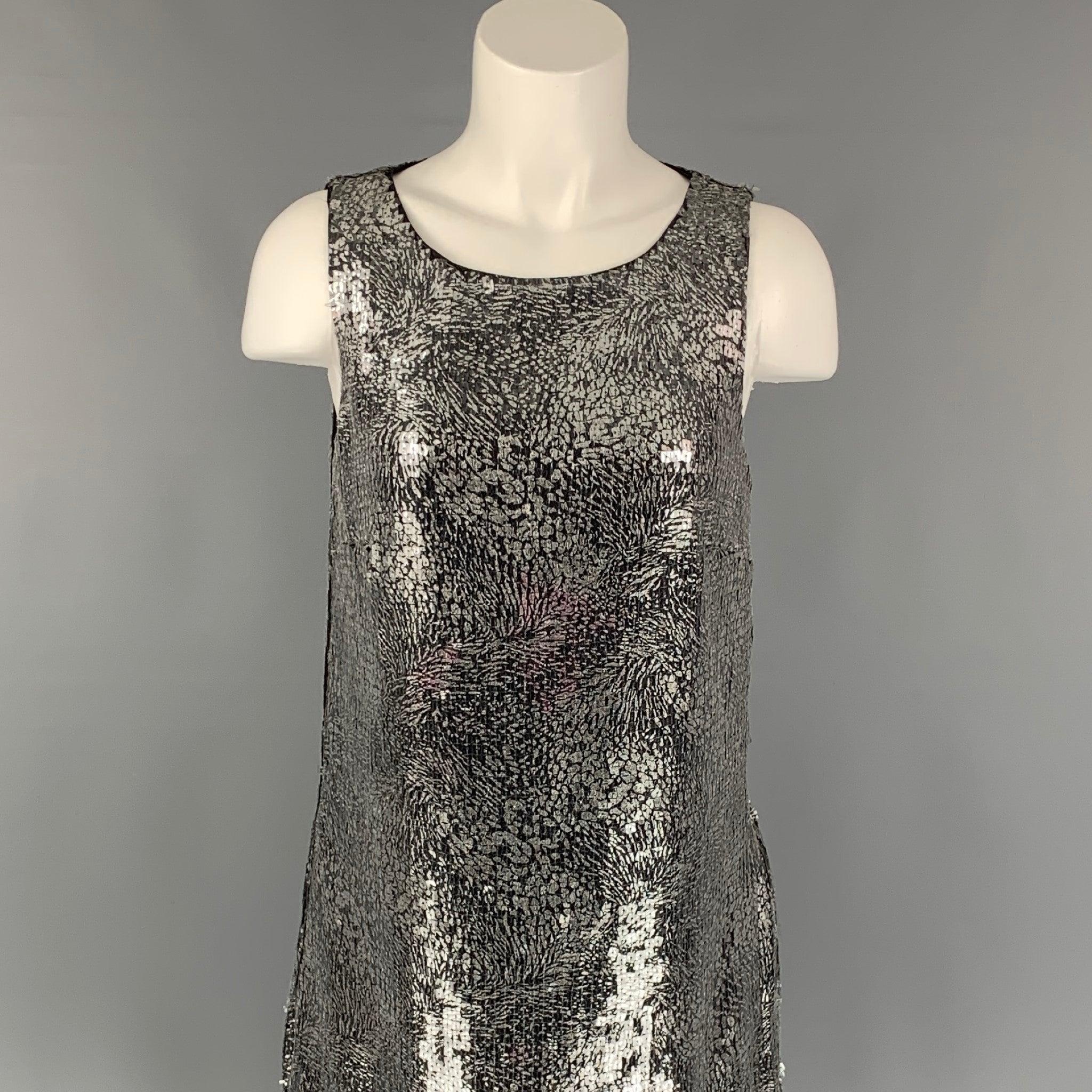BADGLEY MISCHKA COLLECTION dress comes in a silver & black sequined polyester featuring a shift style, ostrich feather trim, sleeveless, and a side zipper closure.
Very Good Pre-Owned Condition. Fabric tag removed. Light discoloration at front. 