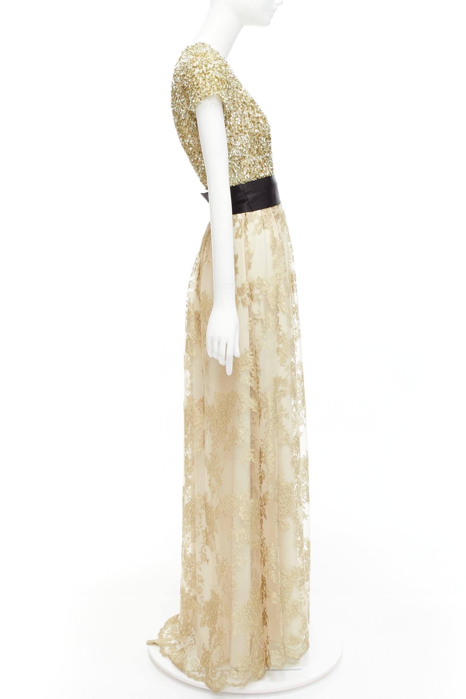 Robe à ceinture BADGLEY MISCHKA avec sequins dorés superposés et dentelle florale superposée US6 M Pour femmes en vente