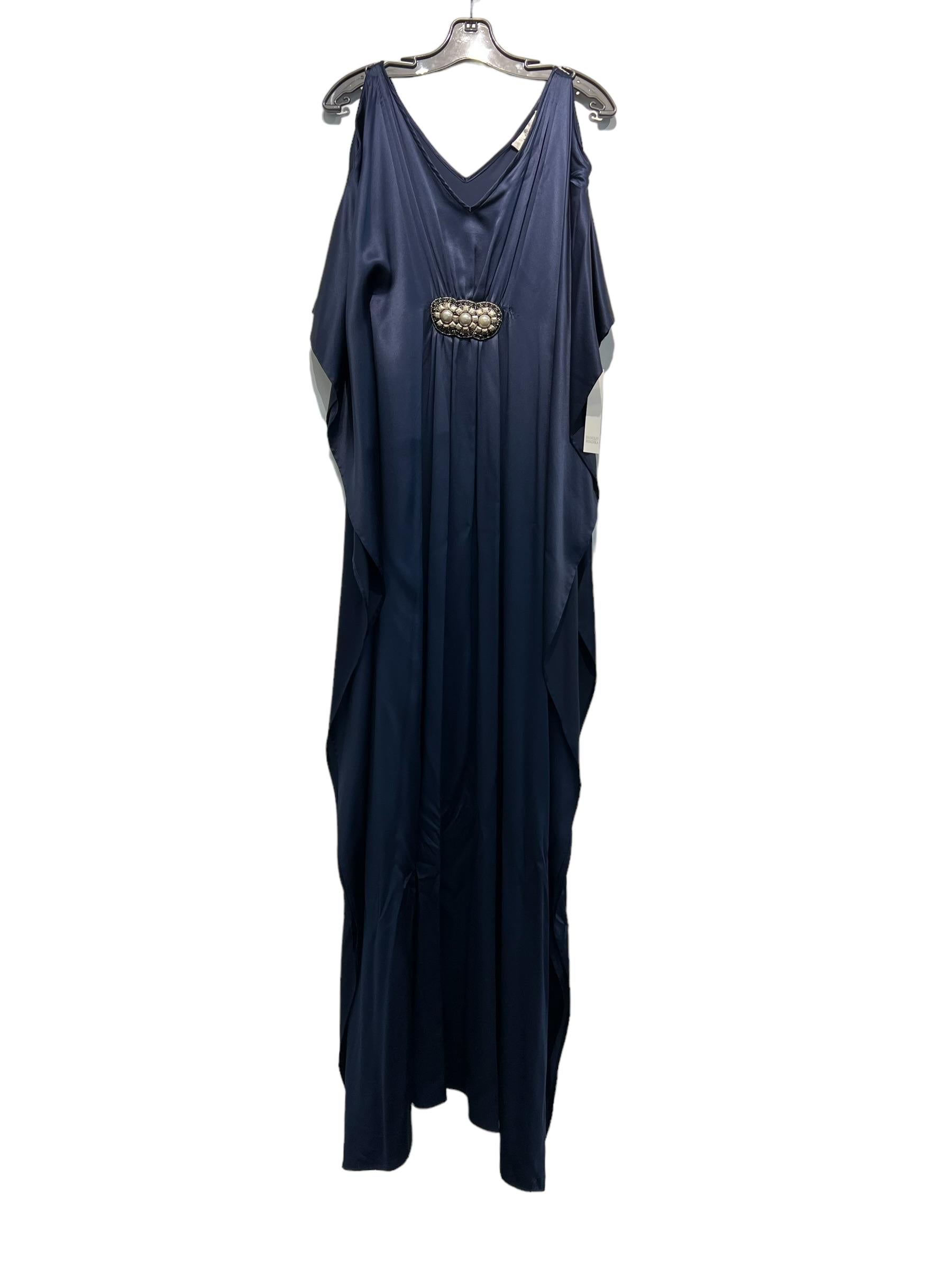 With its Impeccable fit, silk fabric, and eye-catching design, this navy kimono is the perfect choice for any fashion-forward woman looking to make a statement. This stunning Badgley Mischka offers a look that is both chic and versatile, allowing