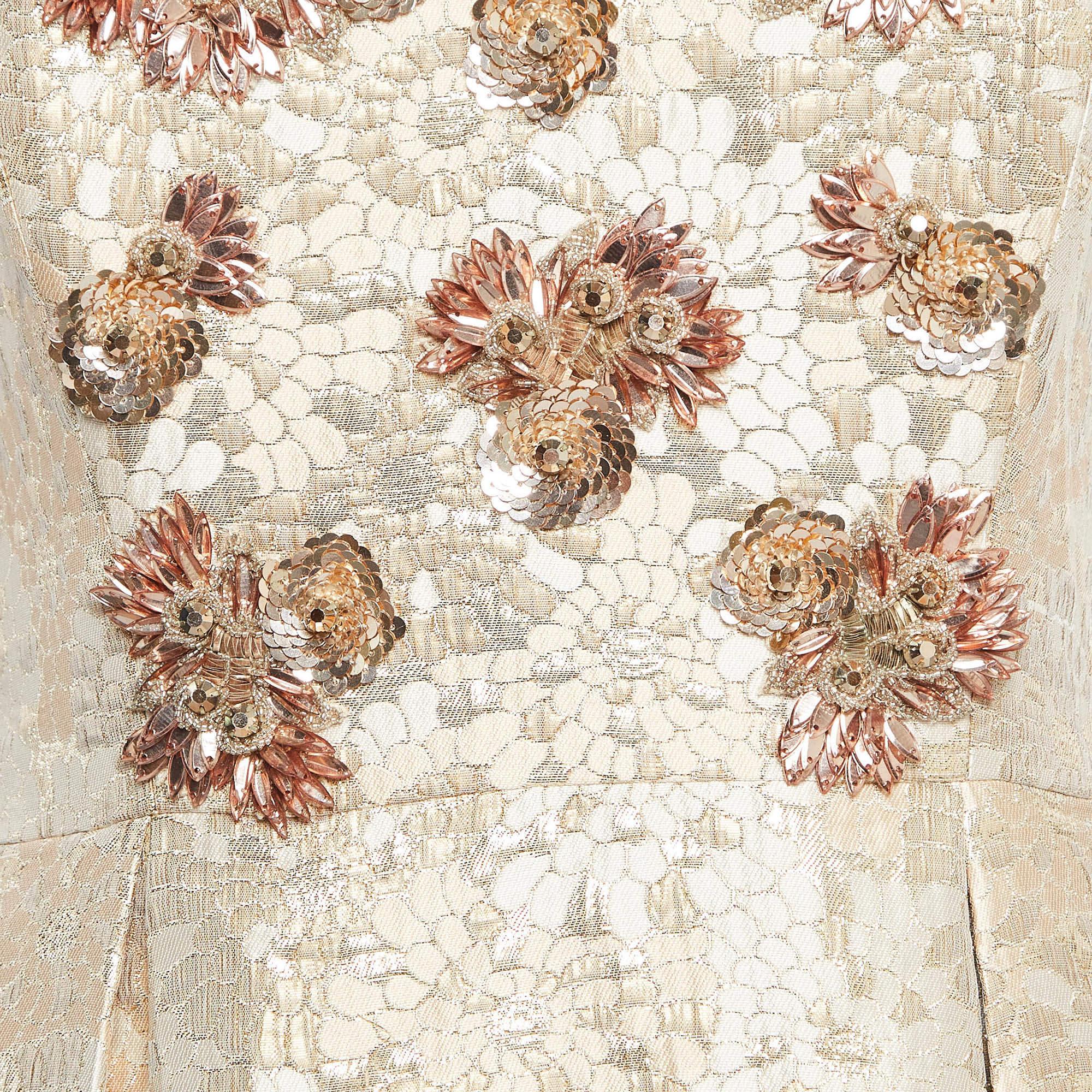 Badgley Mischka Rose Gold Floral Motif Brocade Sequin Detail Strapless Gown L In New Condition For Sale In Dubai, Al Qouz 2