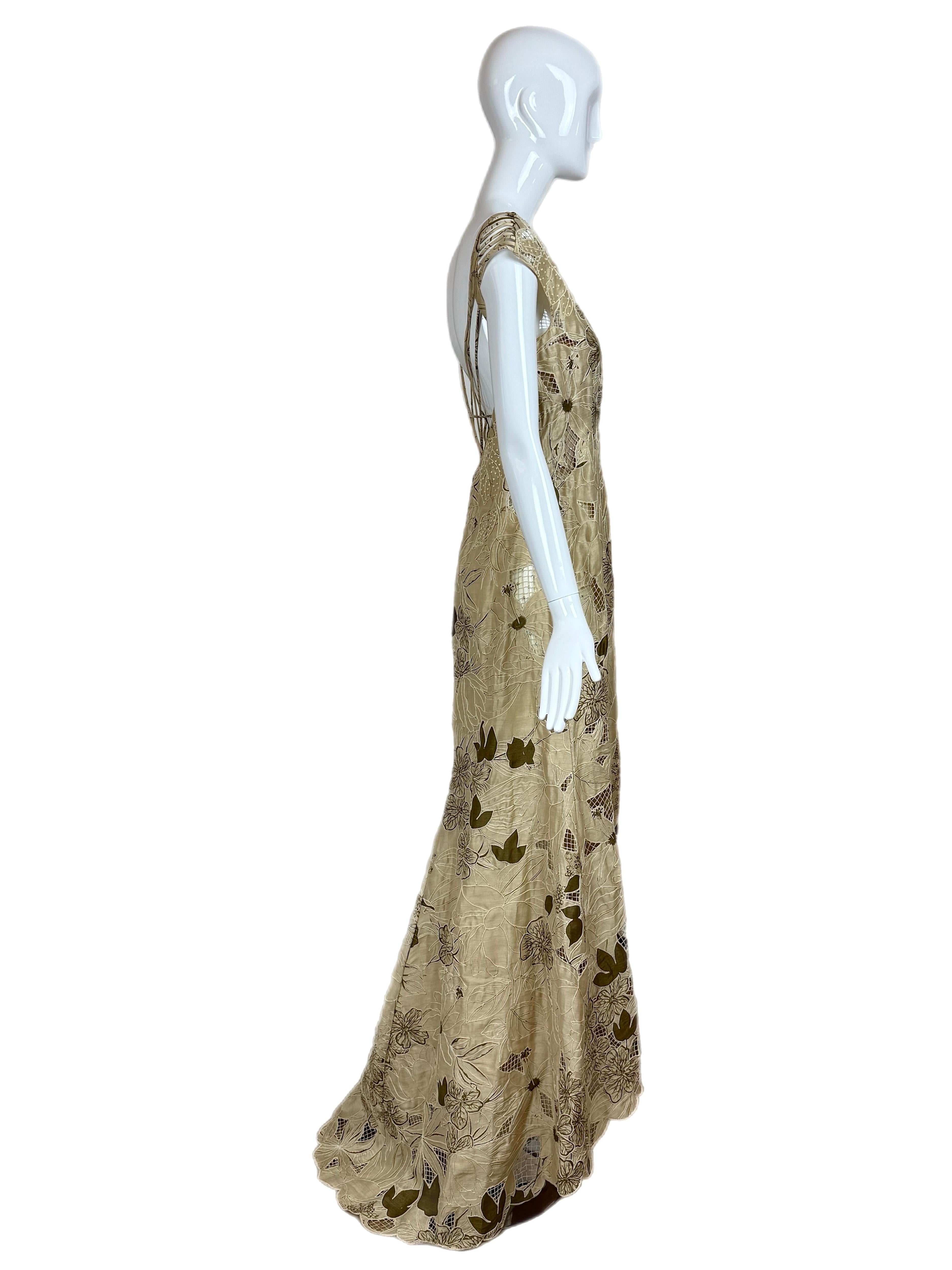 Badgley Mischka
Vintage
Colore kaki
Design unico e senza schienale
Foderato in seta nuda, per cui alcune parti sembrano trasparenti, ma in realtà si tratta della fodera. 
Ci sono cristalli dappertutto, ne ho mostrati alcuni sulle braccia, ma sono