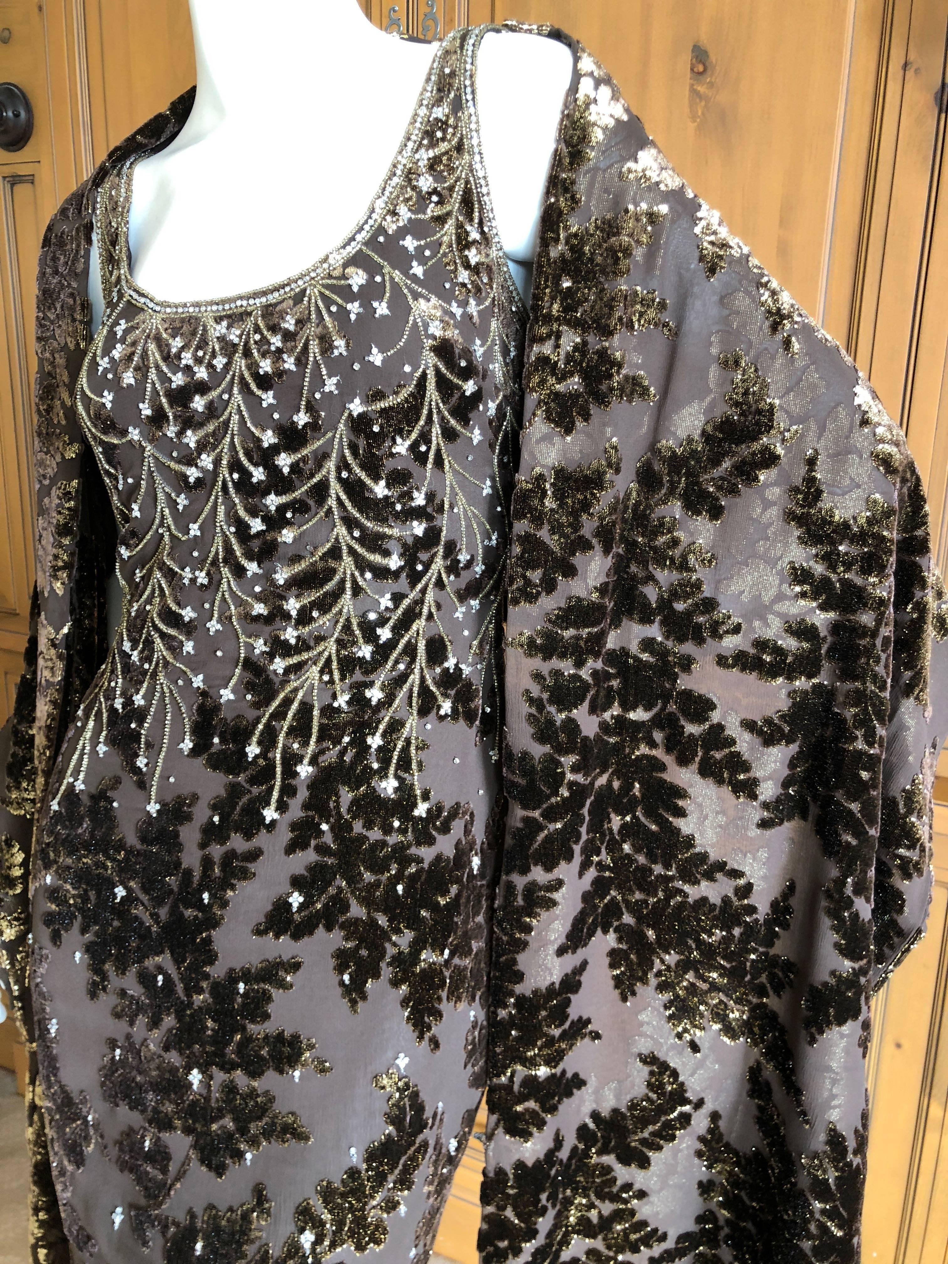  Romantic Badgley Mischka Brown and Gold Devore Velvet Beaded Evening Dress with Matching Shawl.
This is such a pretty dress, the photos don't do it justice .
Size 2
Bust 34