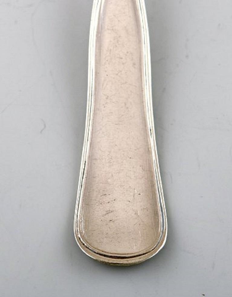 Bærendt Kolling (Denmark). Old Danish large tea / child spoon in silver, 1920s-1930s.
In very good condition.
Stamped.
Measures: 14.5 cm.
8 pcs in stock.