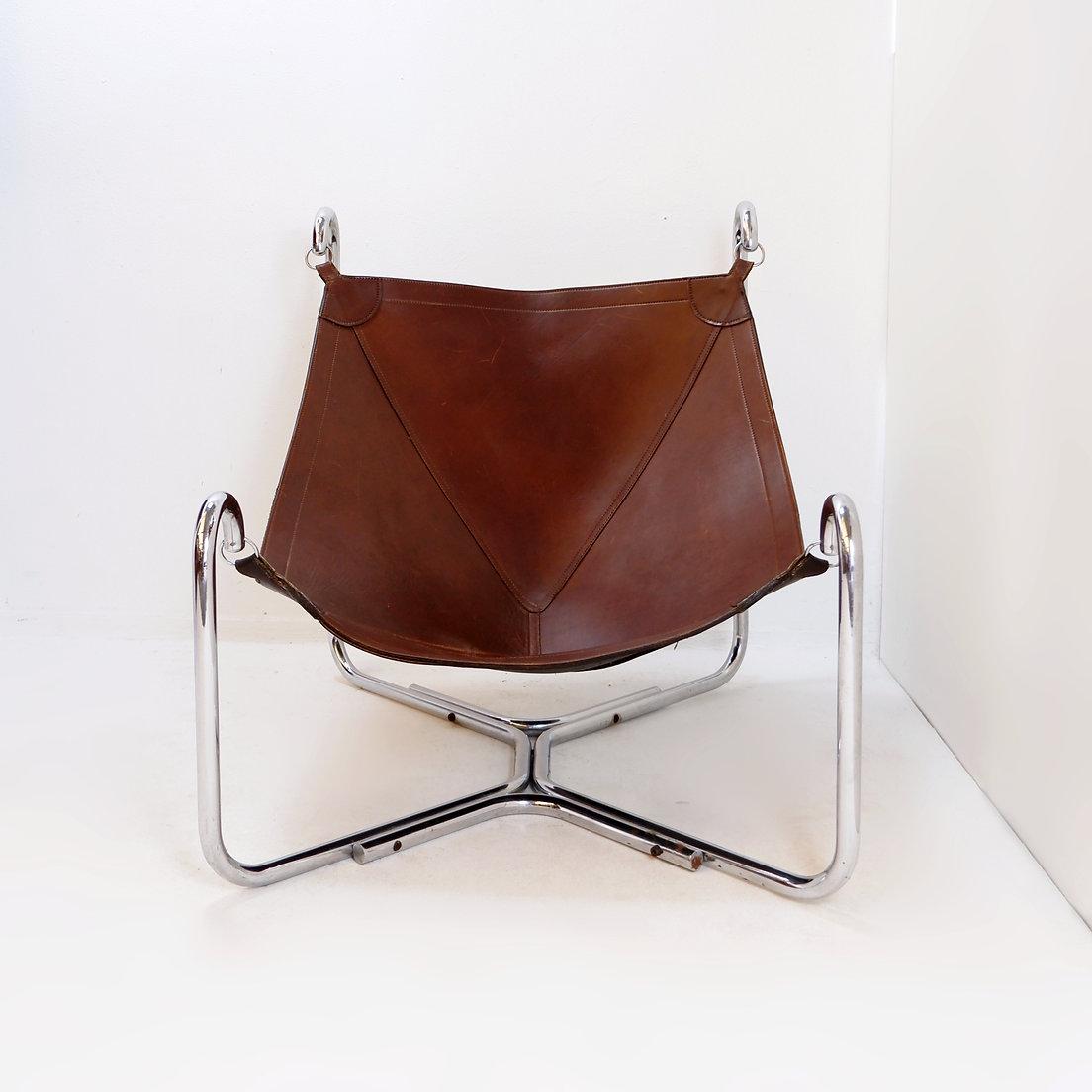 Sold as is
Baffo Armchair (circa 1969)
Materials : Chrome-plated metal frame, leather
Size : 80x98,5cm H: 82 cm SH: 29cm 
The form and function of Italian design from this era are reflected in the sling chair, with its chrome-plated tubular steel
