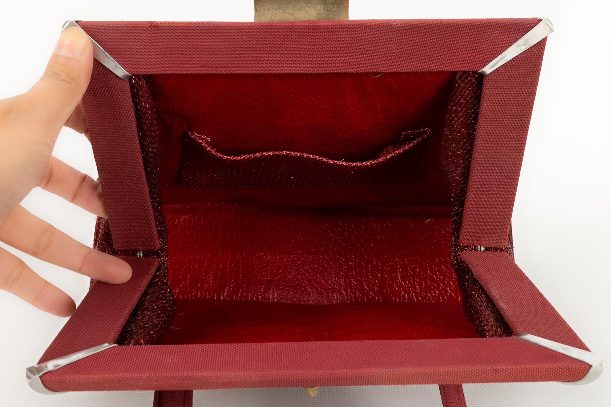 ANONYME -Sac à main rigide en bi-matière.

Condit :
Bon état

Dimensions :
Longueur : 27 cm - Hauteur : 21 cm - Profondeur : 8 cm - Poignées : 50 cm

SKU:S1420