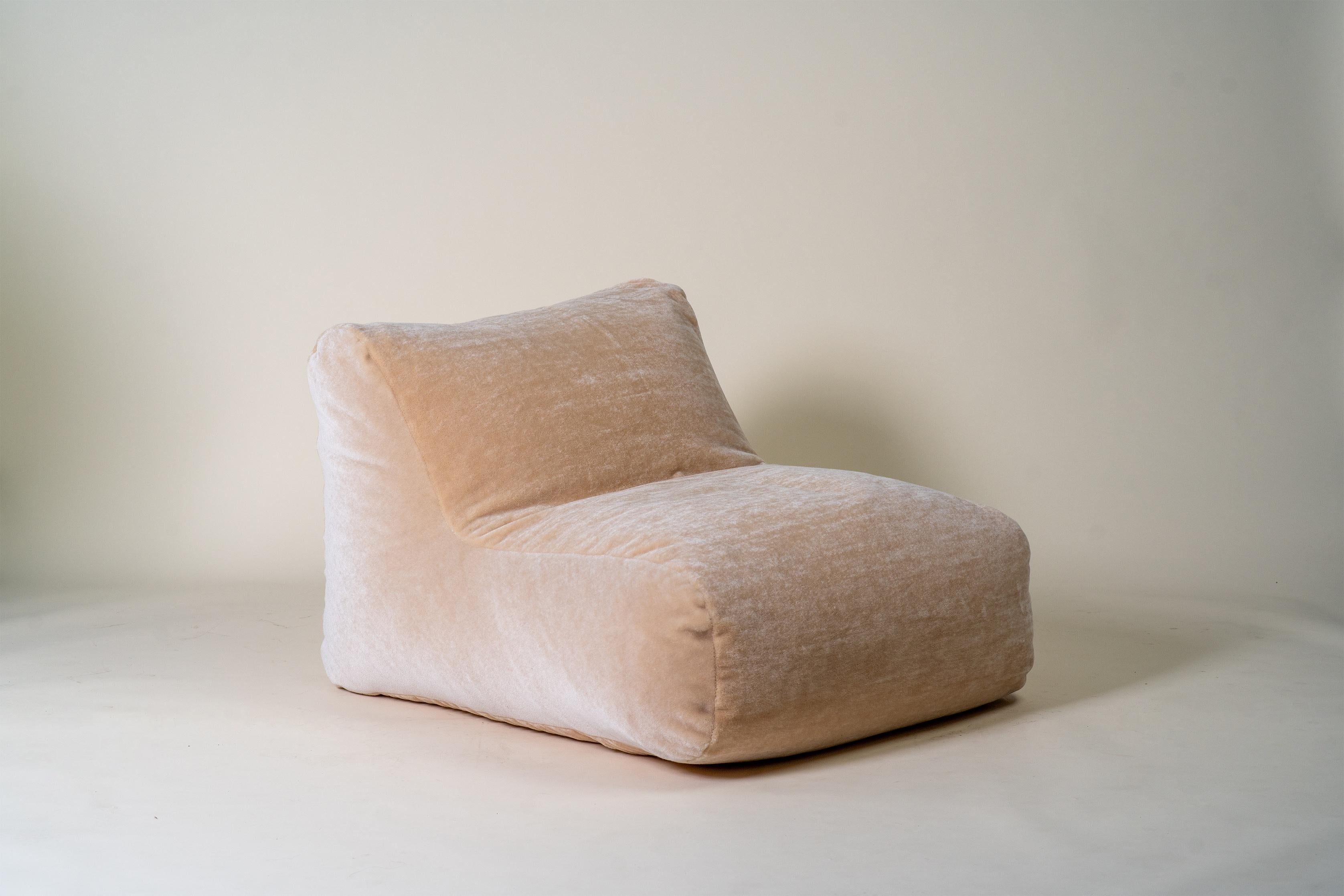 Bag Chair in Velvet by Piet Hein Eek 

Piet Hein Eek, born on April 29, 1967, in Purmerend, Netherlands, is a Dutch designer best known for his innovative approach to design and craftsmanship. Eek studied at the Academy for Industrial Design in