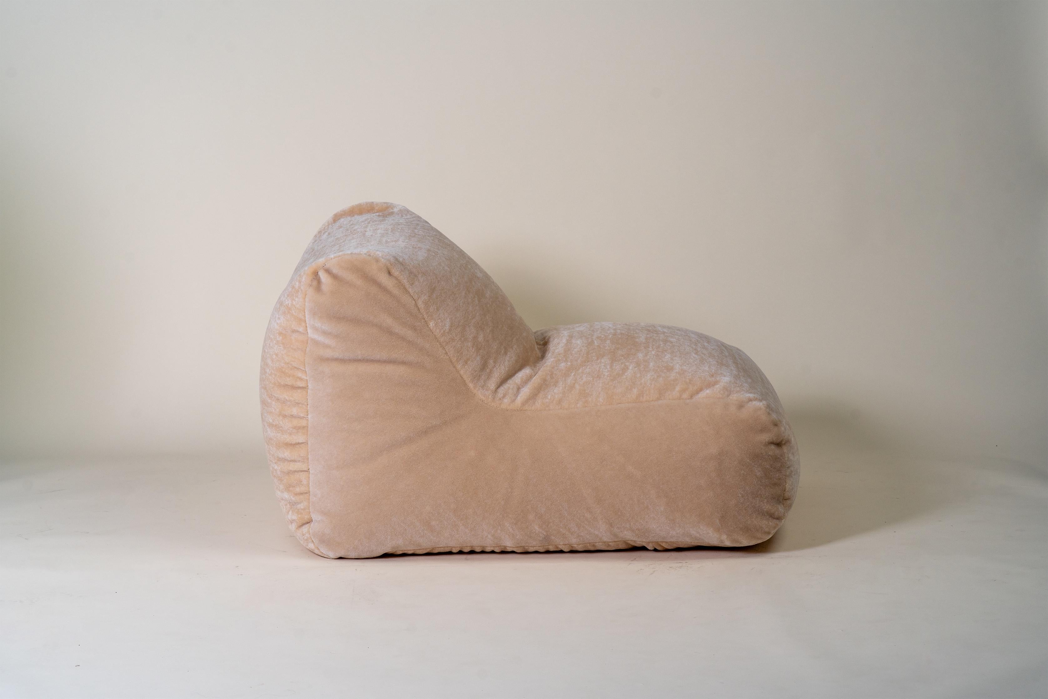 Bag Chair in Velvet In New Condition For Sale In Potts Point, NSW