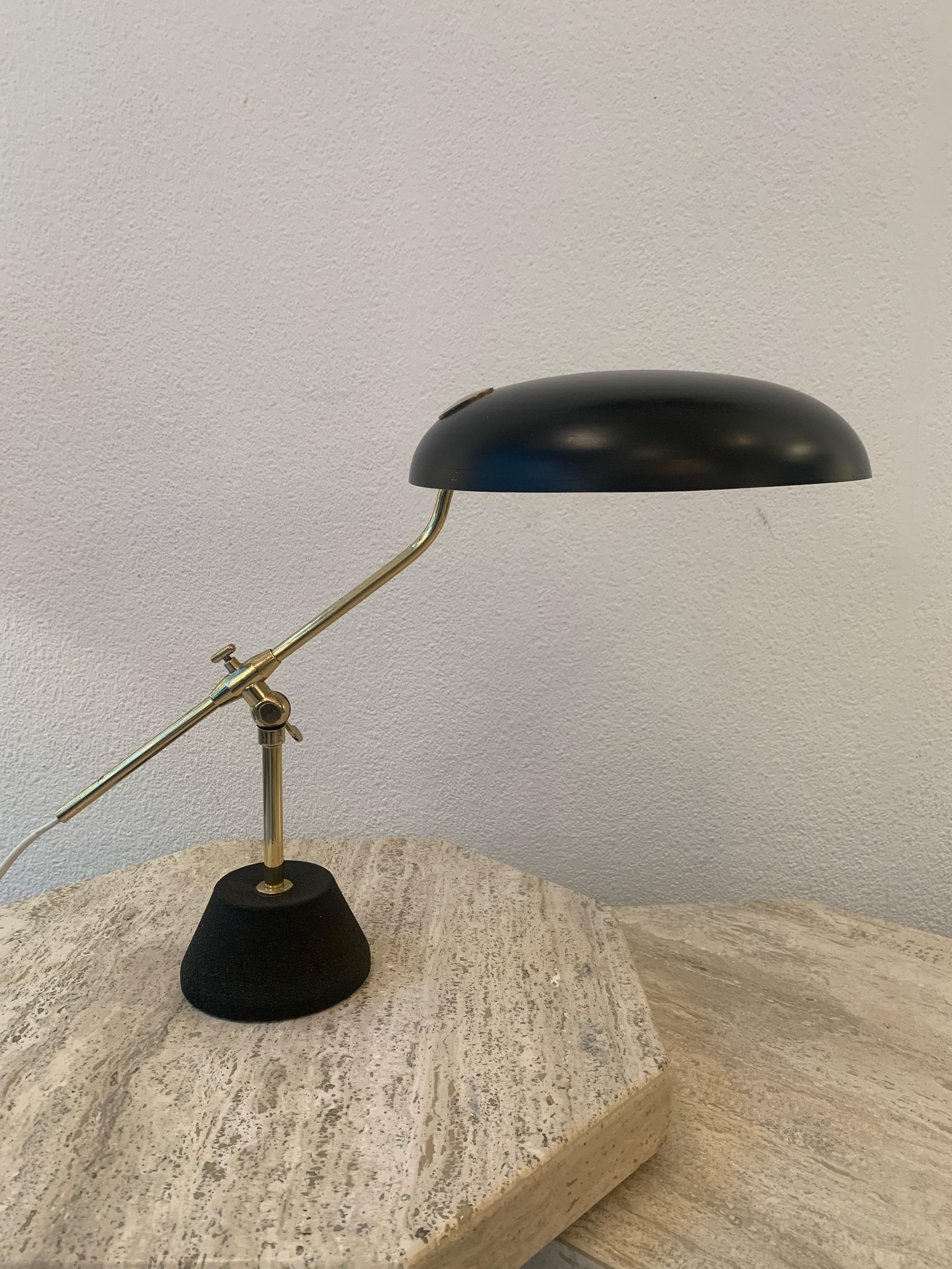 Black aluminum articulated shade table / desk lamp by BAG Turgi, Switzerland ca. 1950's
3 articulations. Some traces on the shade.