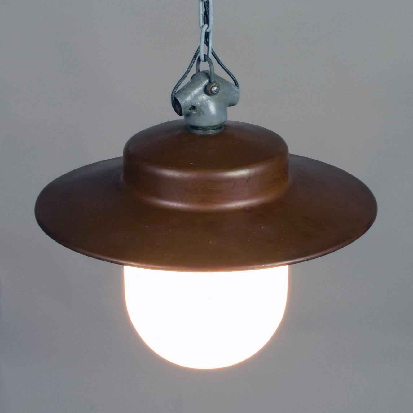Cuivre B.A.G. Turgi Lampe pendante industrielle Bauhaus des années 1930 Attribuée à Hin Bredendieck en vente