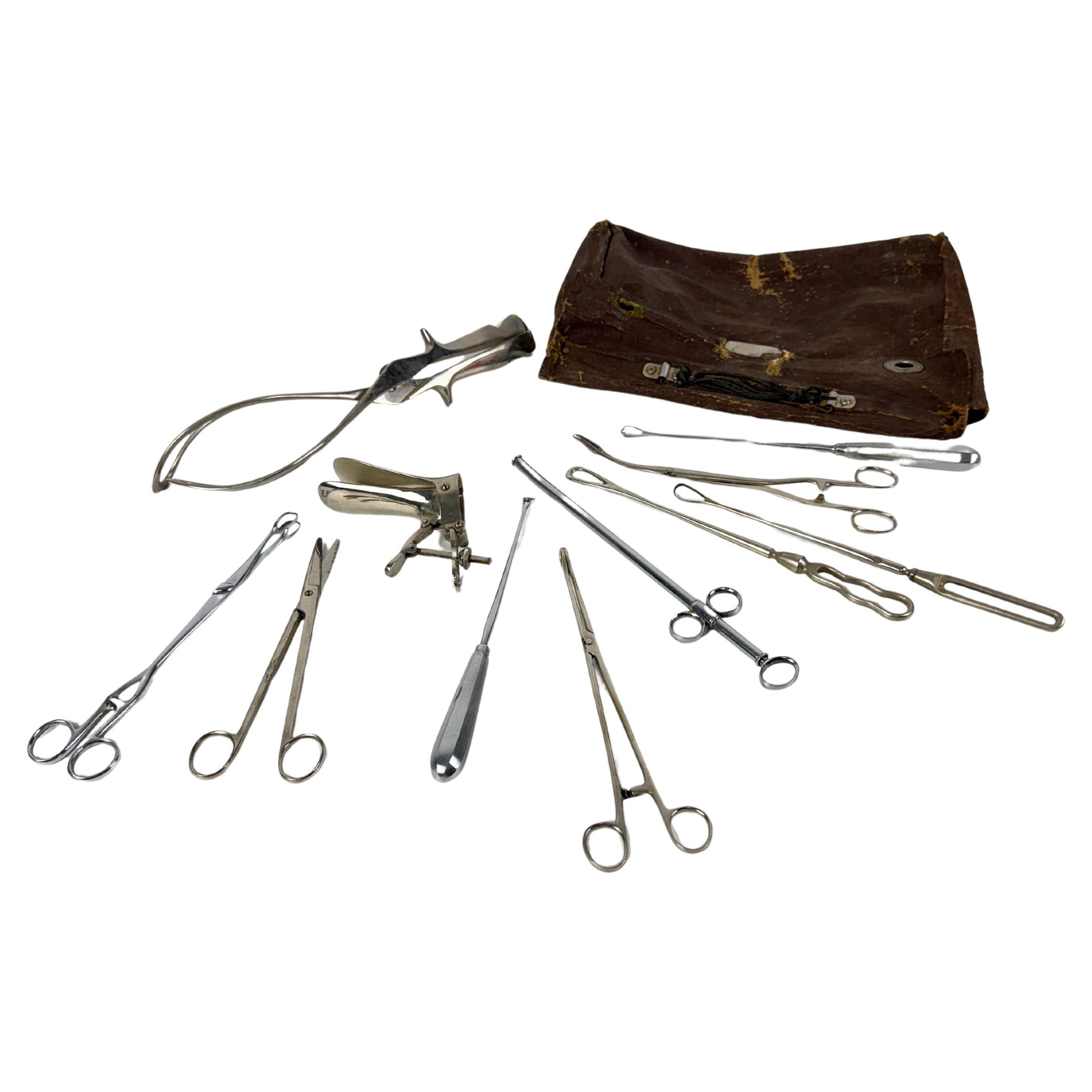 Bag with a Set of 11 Gynecologist
s Instruments, 1930s en vente