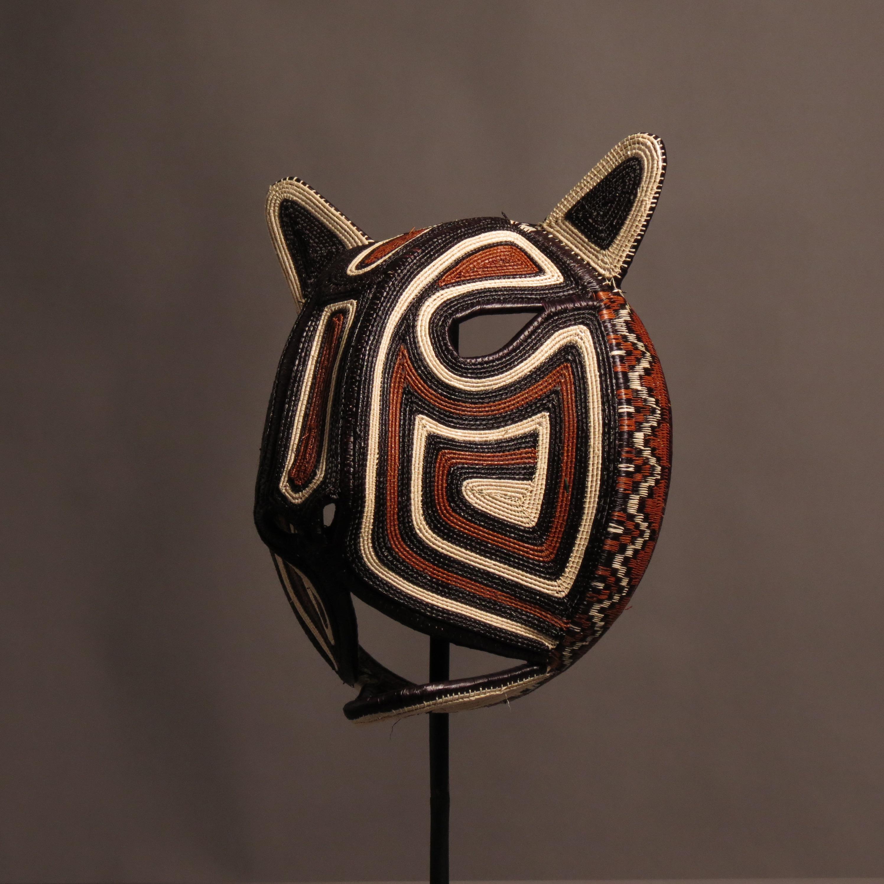 Panamanian Shamanic Mask from the Rainforest Bagadó For Sale