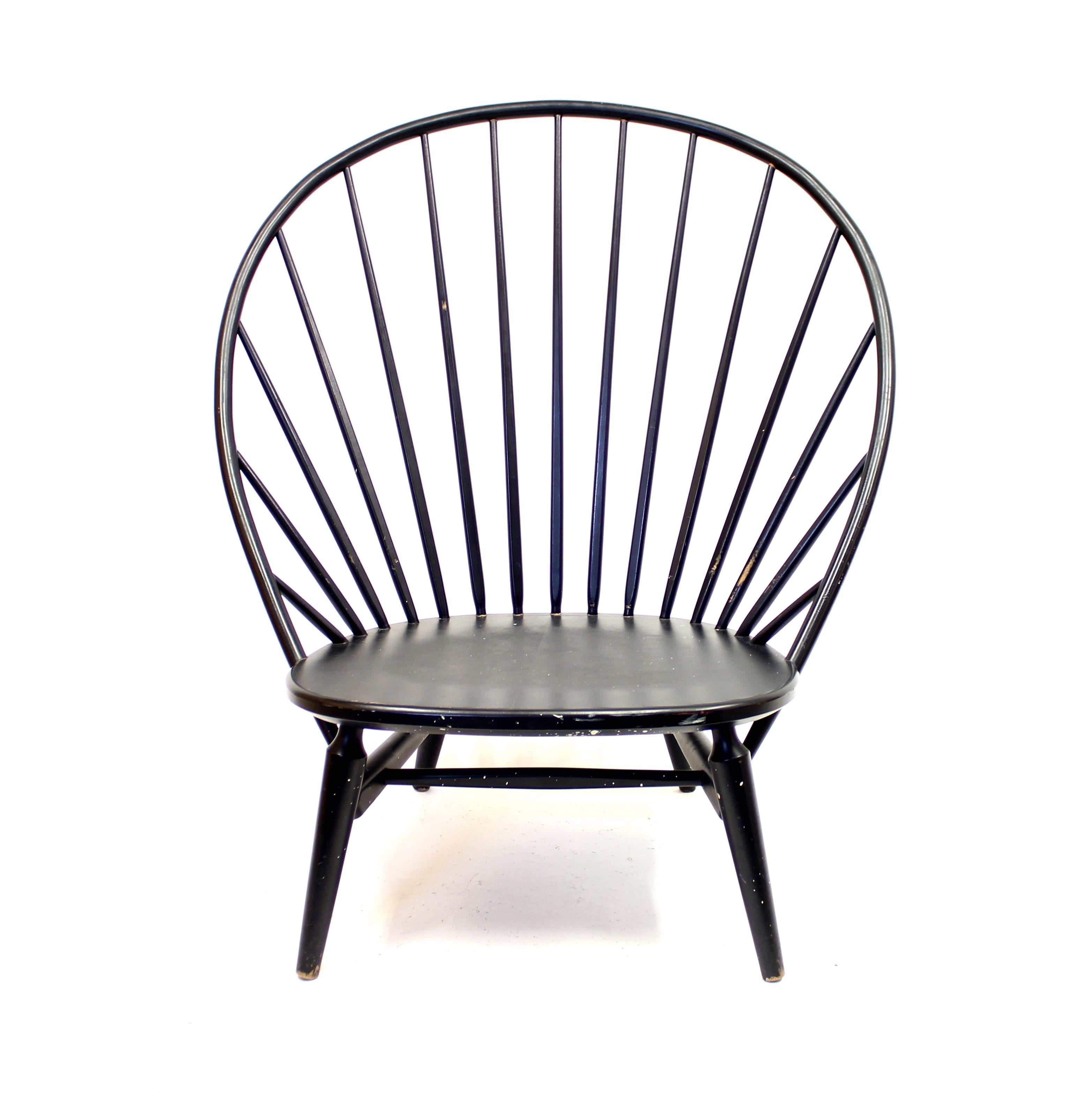 Chaise longue Bågen (L'Arc en anglais) en bois laqué noir d'origine. Conçu par Sven Engström et Gunnar Myrstrand en 1953 pour Nässjö Stolfabrik. Un véritable classique du design suédois. C'est assez rare de nos jours. Elle a la forme d'une chaise