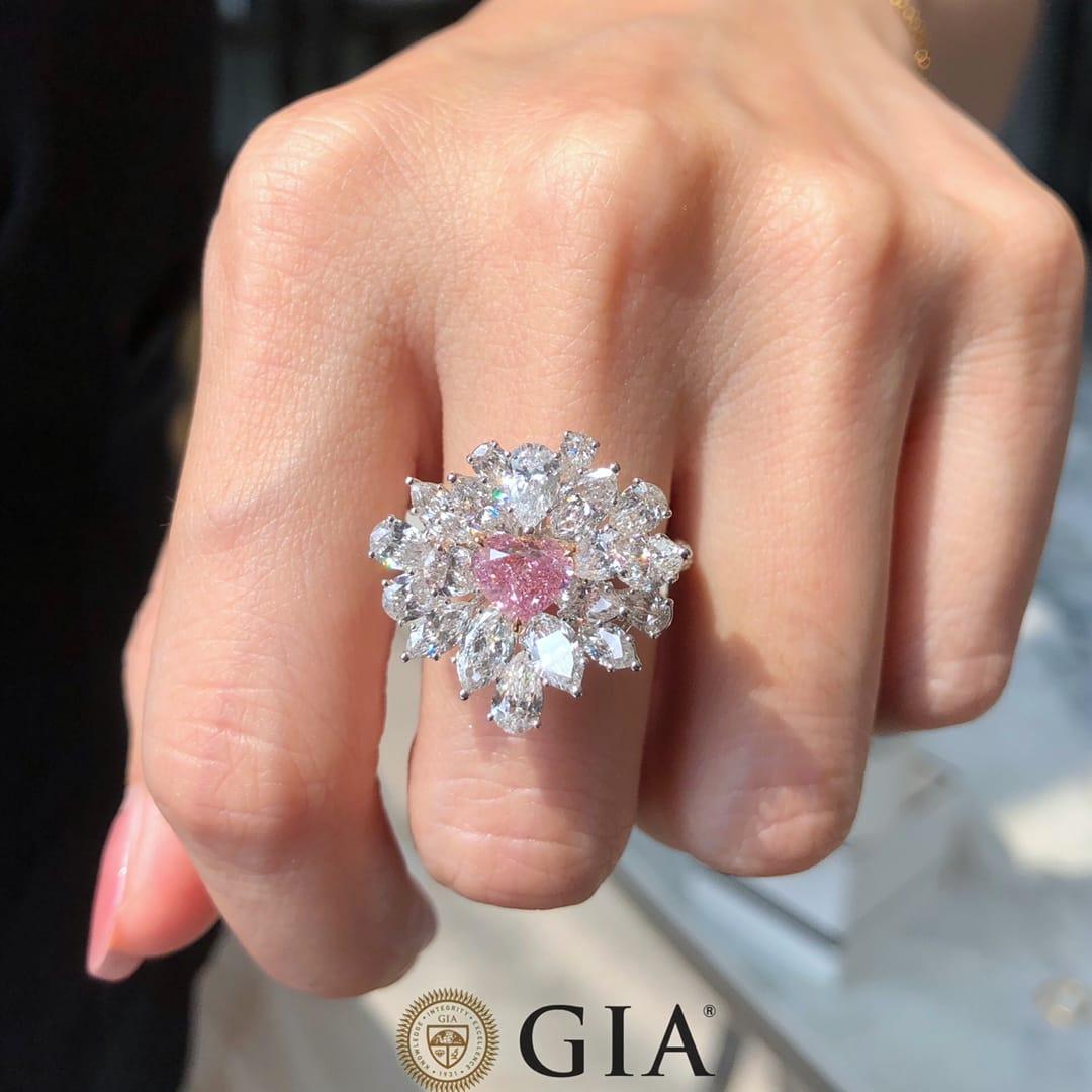 Women's Art deco heart-cut diamond ring Fancy Purplish Pink 1 carat GIA For Sale