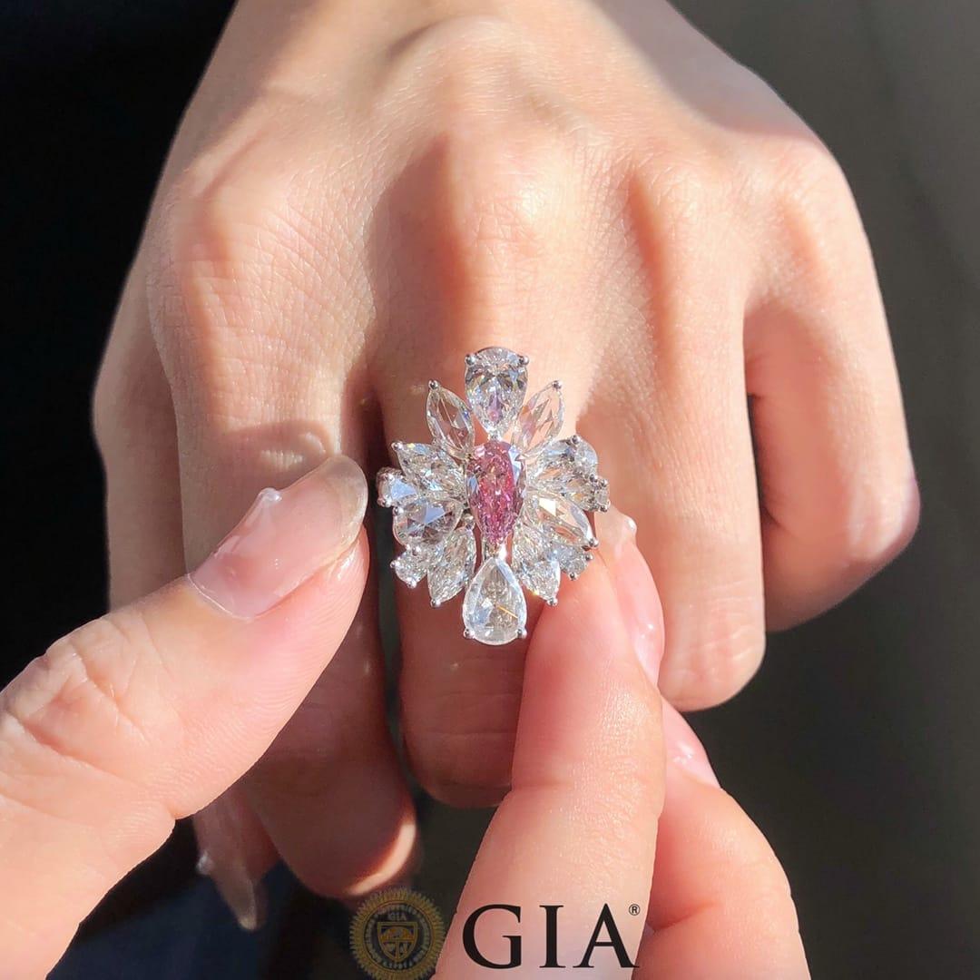 GIA Certified 1 Carat Fancy Pink-Purple Pear Cut Diamond Art Deco Ring For Sale 1