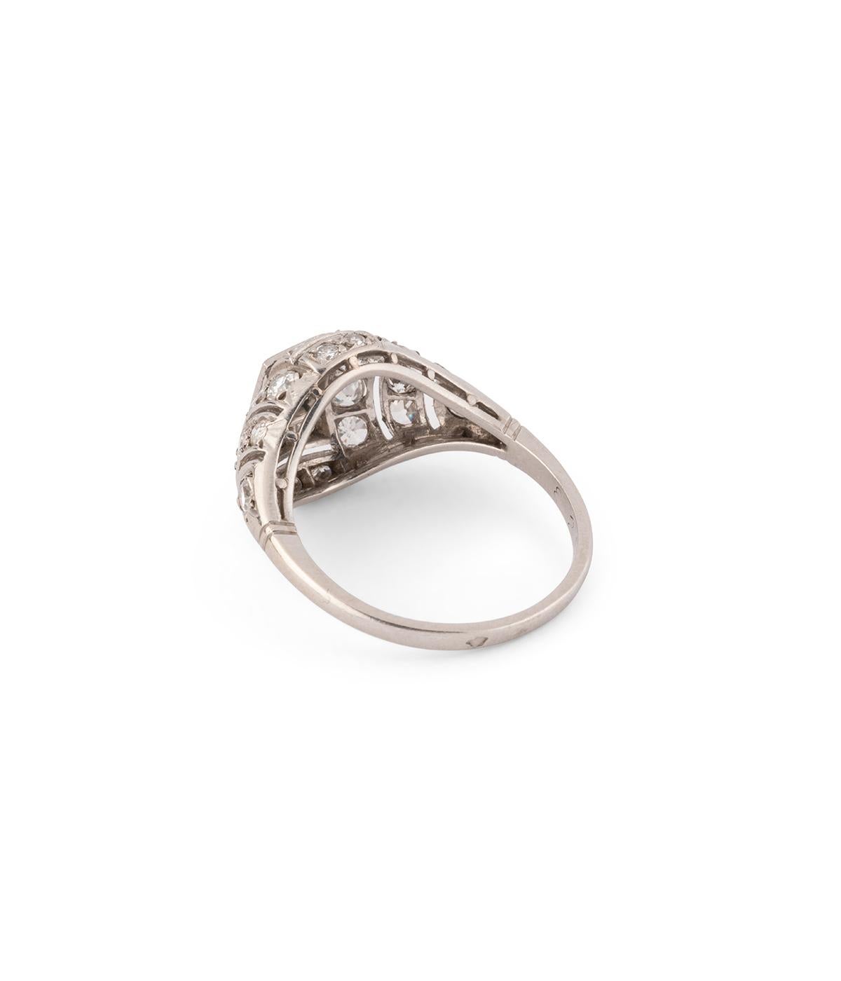 Bagues Art déco aus Platin und Diamanten (Brillantschliff) im Angebot