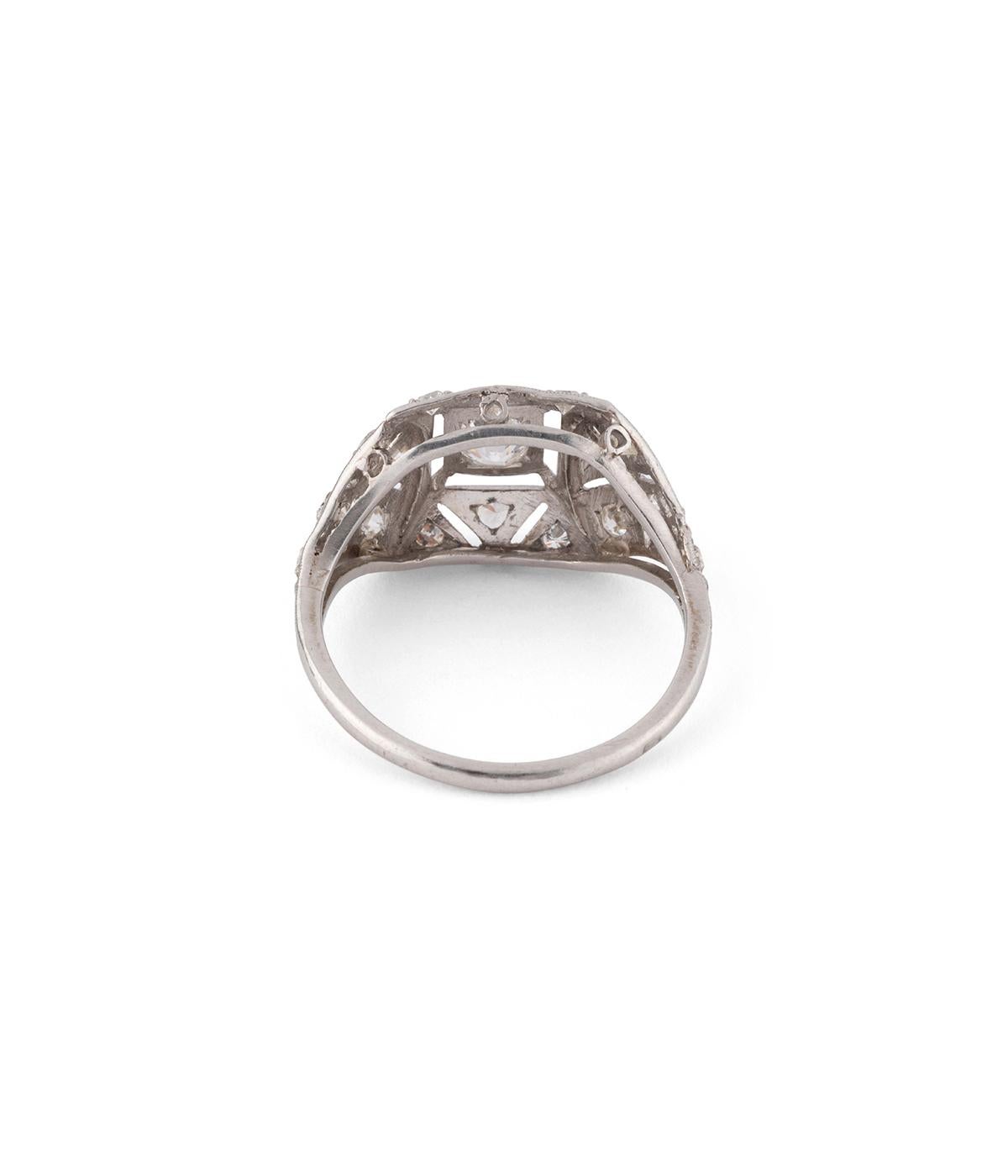 Bague Art déco en platine et diamants In Excellent Condition For Sale In PARIS, FR