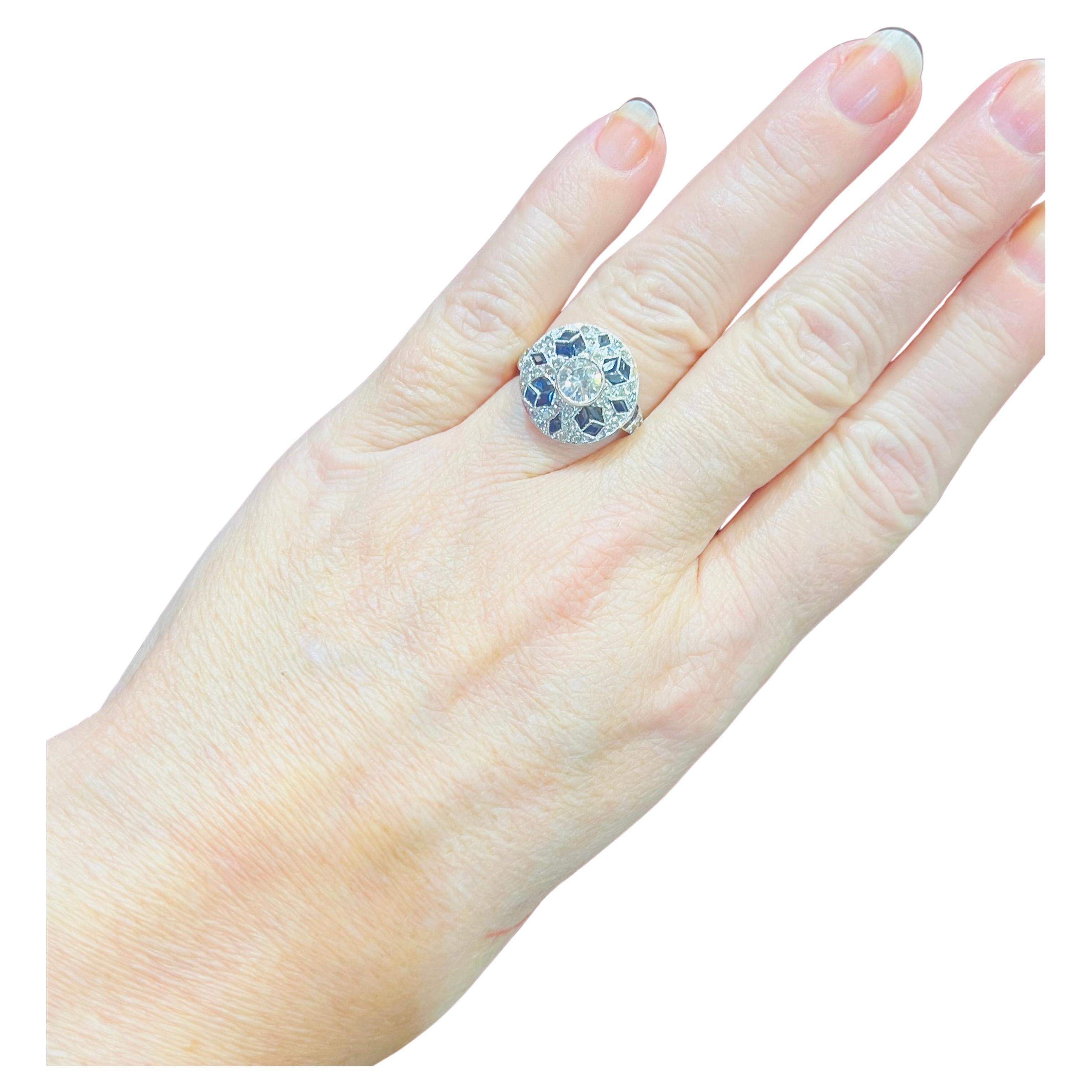 Art Deco Art deco ring, in platinum set with diamonds and sapphires For Sale